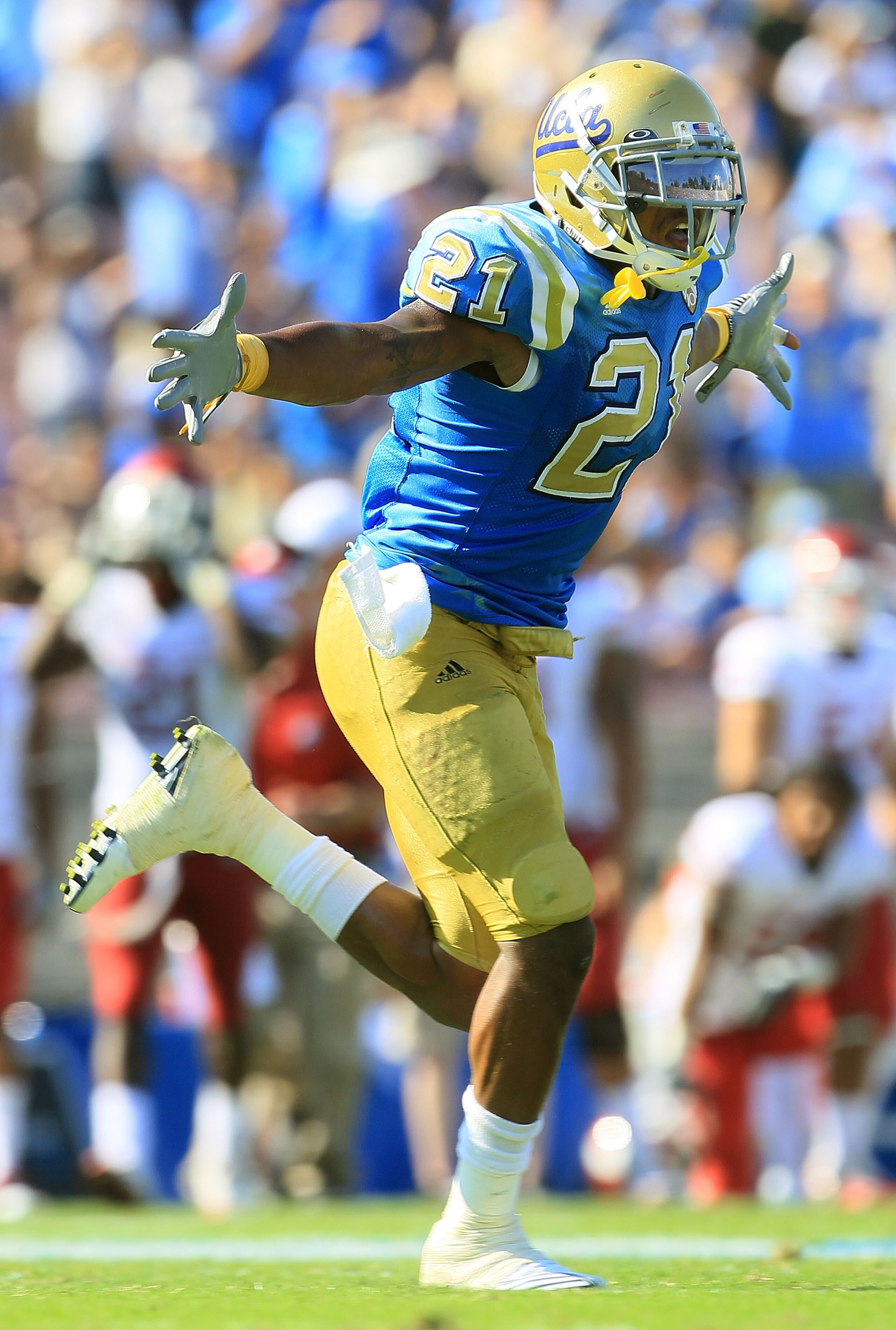 PASADENA, CA - OCTOBER 02: Aaron Hester #21 of the UCLA Bruins celebrates during the game against the Washington State Cougars at the Rose Bowl on October 2, 2010 in Pasadena, California. UCLA defeated Washington State 42-28. (Photo by Jeff Gross/Getty PASADENA, CA - OCTOBER 02: Aaron Hester #21 of the UCLA Bruins celebrates during the game against the Washington State Cougars at the Rose Bowl on October 2, 2010 in Pasadena, California. UCLA defeated Washington State 42-28. (Photo by Jeff Gross/Getty