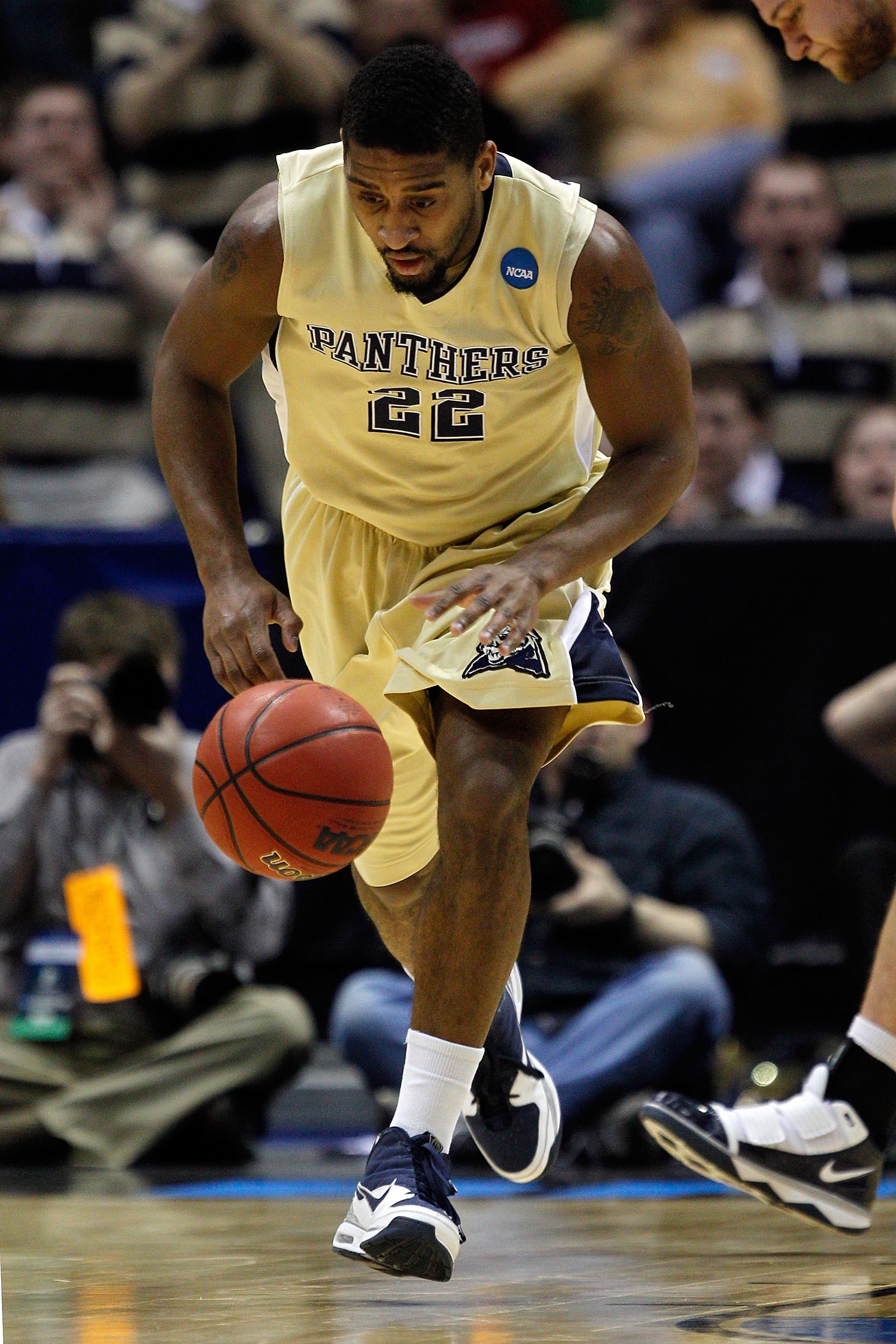 MILWAUKEE - MARCH 21: Brad Wanamaker #22 of the Pittsburgh Panthers moves the ball against the Xavier Musketeers during the second round of the 2010 NCAA men's basketball tournament at the Bradley Center on March 21, 2010 in Milwaukee, Wisconsin. (Photo MILWAUKEE - MARCH 21: Brad Wanamaker #22 of the Pittsburgh Panthers moves the ball against the Xavier Musketeers during the second round of the 2010 NCAA men's basketball tournament at the Bradley Center on March 21, 2010 in Milwaukee, Wisconsin. (Photo