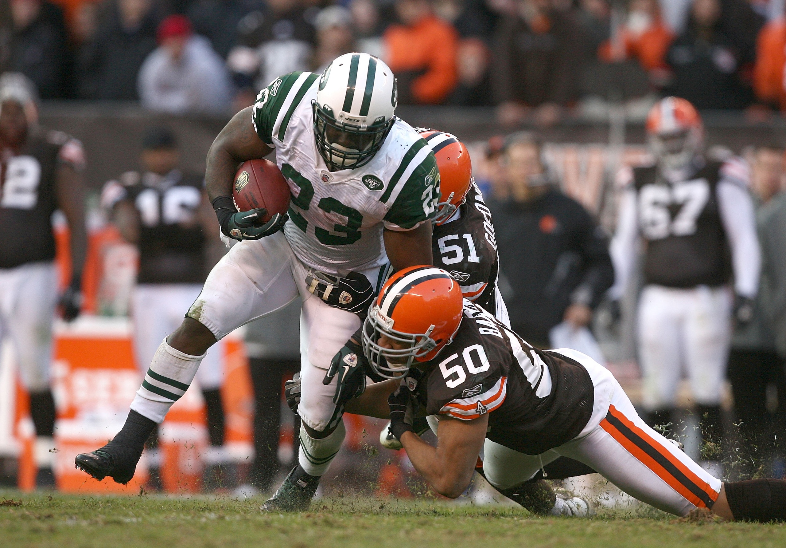 CLEVELAND - NOVEMBER 14: Running back Shonn Greene #23 of the New York Jets runs by Eric Barton #50 and Chris Gocong #51 of the Cleveland Browns at Cleveland Browns Stadium on November 14, 2010 in Cleveland, Ohio. (Photo by Matt Sullivan/Getty Images) CLEVELAND - NOVEMBER 14: Running back Shonn Greene #23 of the New York Jets runs by Eric Barton #50 and Chris Gocong #51 of the Cleveland Browns at Cleveland Browns Stadium on November 14, 2010 in Cleveland, Ohio. (Photo by Matt Sullivan/Getty Images)