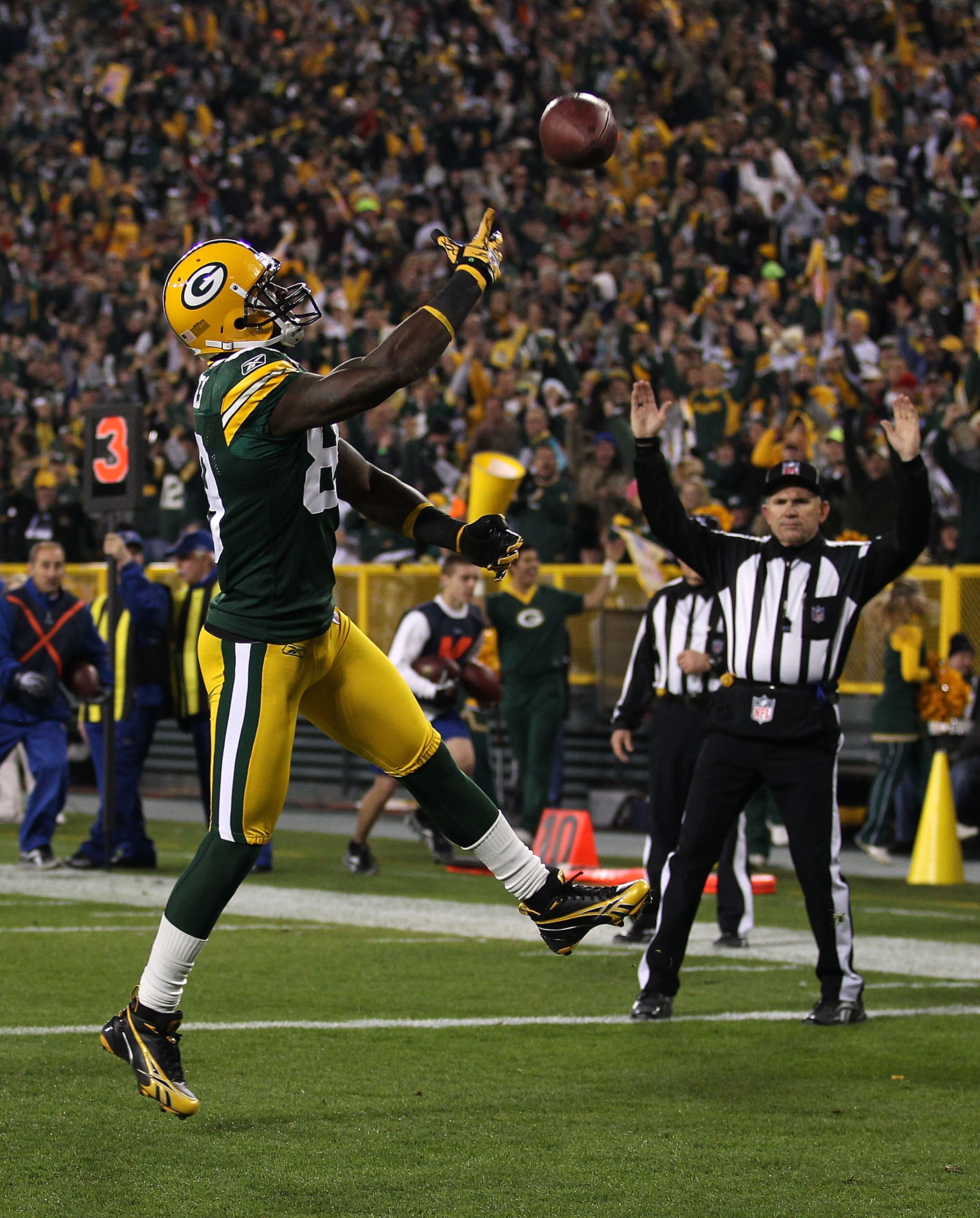 GREEN BAY, WI - NOVEMBER 07: James Jones #89 of the Green Bay Packers throws the ball into the air after scoring a touchdown against the Dallas Cowboys at Lambeau Field on November 7, 2010 in Green Bay, Wisconsin. (Photo by Jonathan Daniel/Getty Images) GREEN BAY, WI - NOVEMBER 07: James Jones #89 of the Green Bay Packers throws the ball into the air after scoring a touchdown against the Dallas Cowboys at Lambeau Field on November 7, 2010 in Green Bay, Wisconsin. (Photo by Jonathan Daniel/Getty Images)