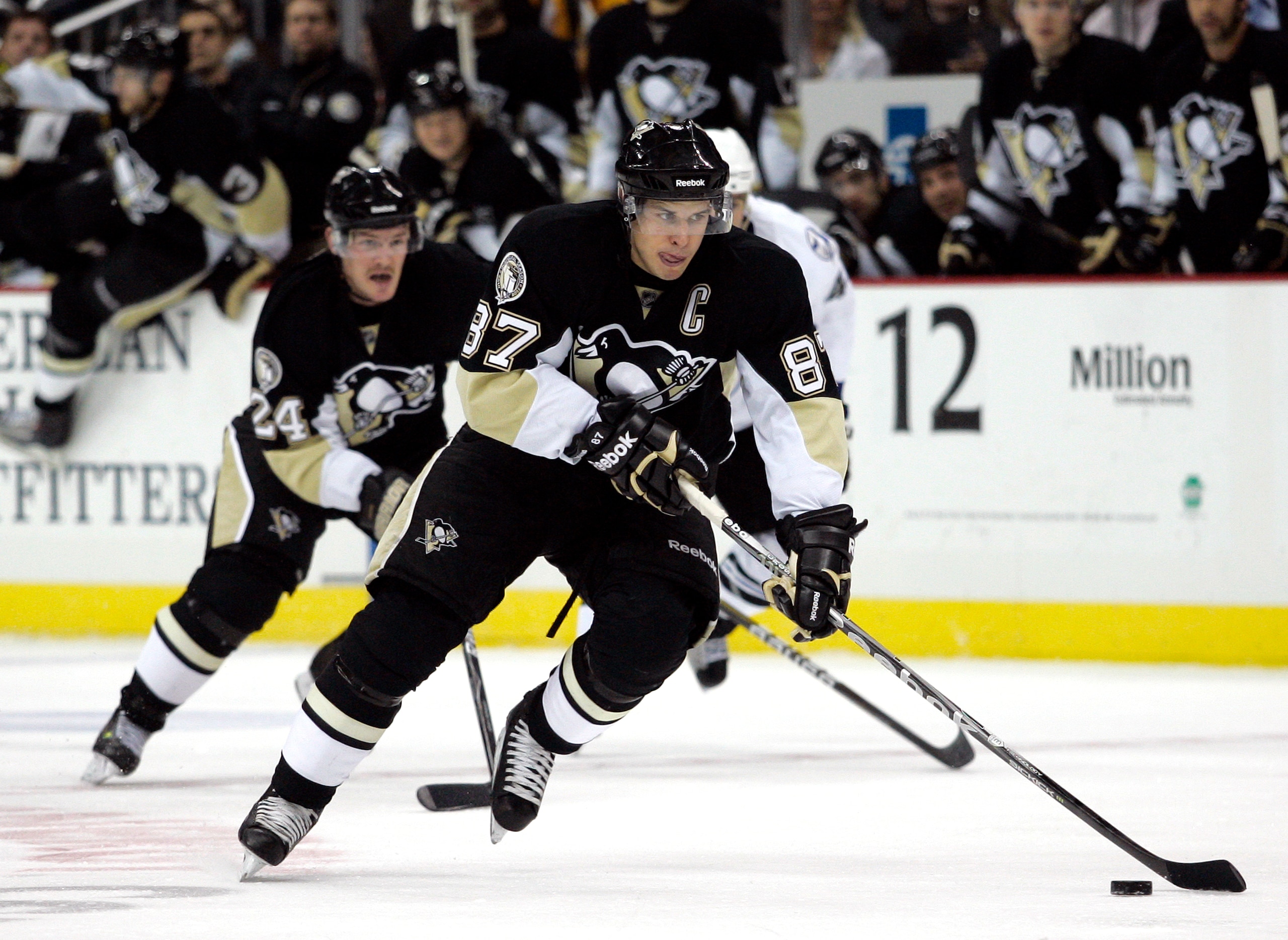 PITTSBURGH - NOVEMBER 12:  Sidney Crosby #87 of the Pittsburgh Penguins handles the puck against the Tampa Bay Lightning at Consol Energy Center on November 12, 2010 in Pittsburgh, Pennsylvania.  The Penguins defeated the Lightning 5-1.  (Photo by Justin