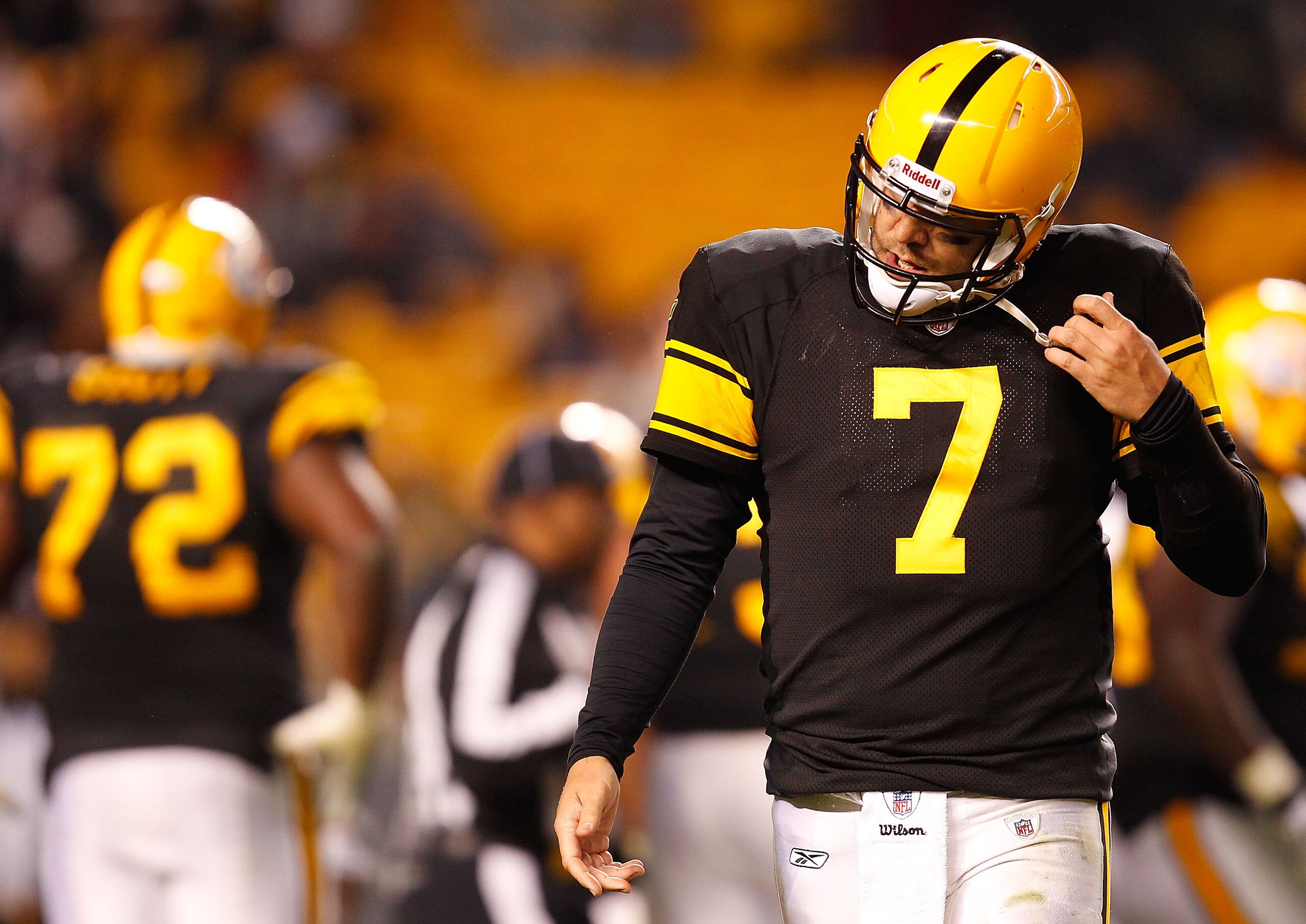 PITTSBURGH - NOVEMBER 14:  Ben Roethlisberger #7 of the Pittsburgh Steelers walks to the sidelines after a successful two point conversion against the New England Patriots during the game on November 14, 2010 at Heinz Field in Pittsburgh, Pennsylvania.  (