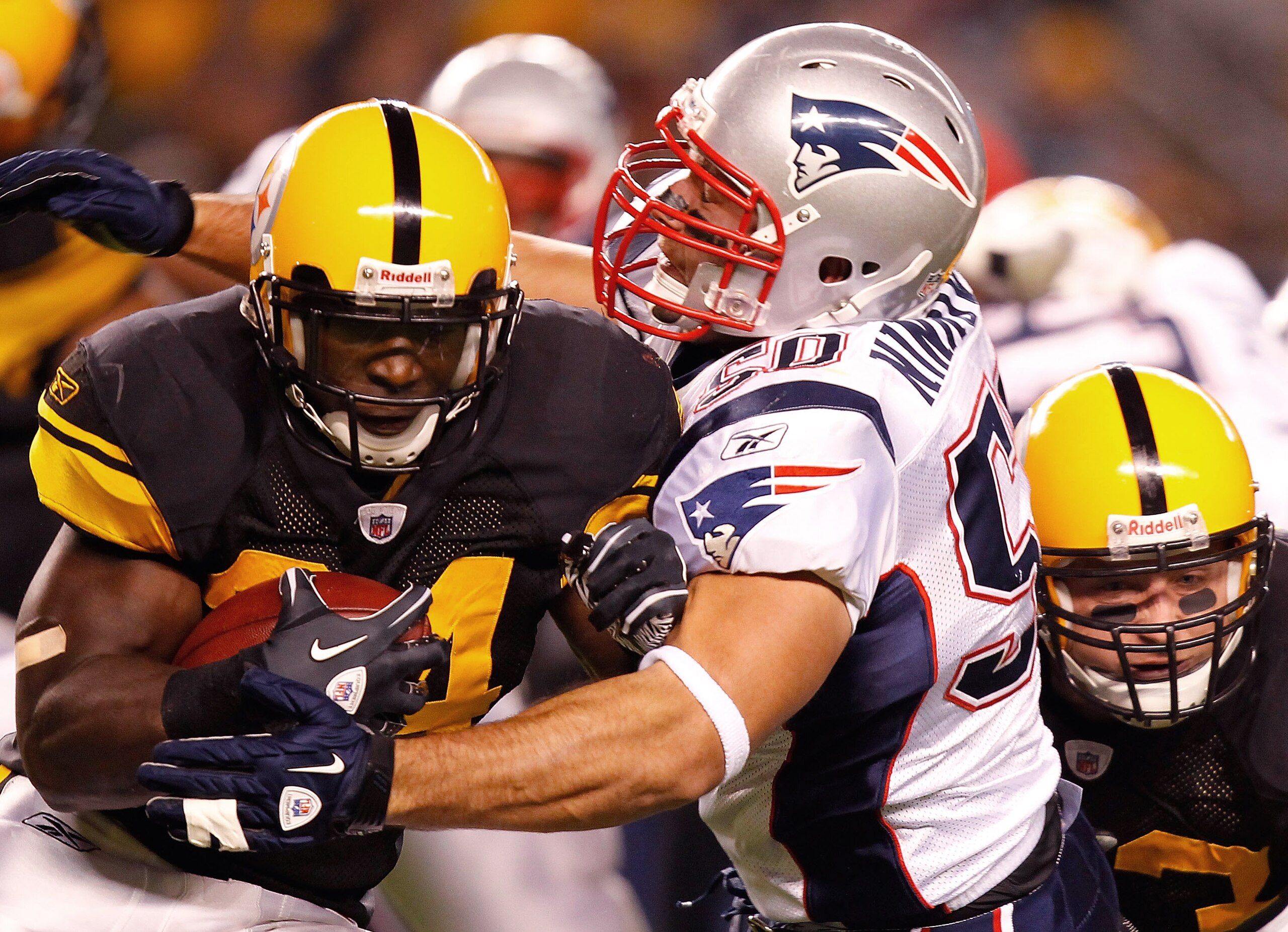 PITTSBURGH - NOVEMBER 14:  Rashard Mendenhall #34 of the Pittsburgh Steelers is tackled by Rob Ninkovich #50 of the New England Patriots during the game on November 14, 2010 at Heinz Field in Pittsburgh, Pennsylvania.  (Photo by Jared Wickerham/Getty Imag