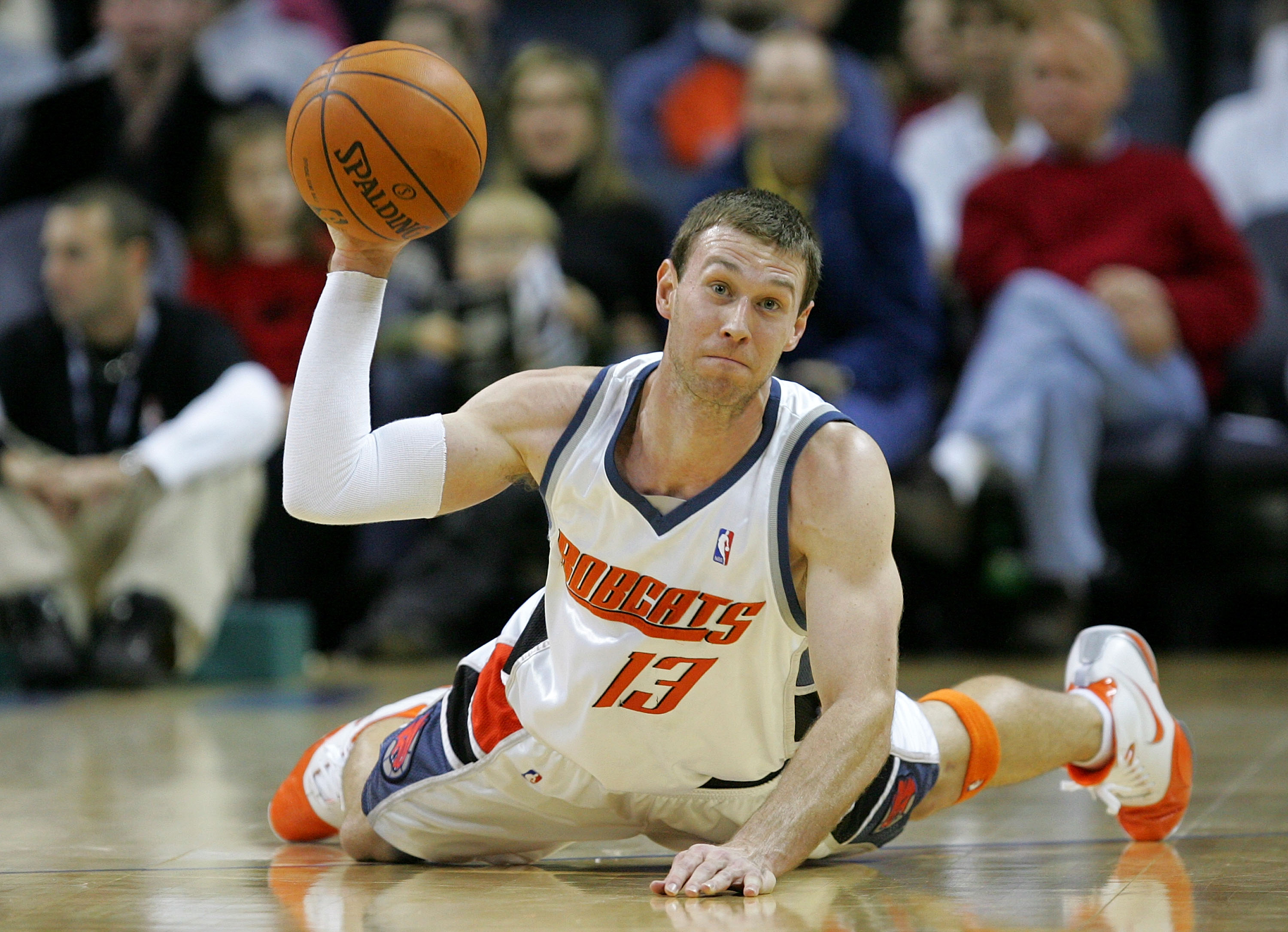 CHARLOTTE, NC - DECEMBER 21:  Matt Carroll #13 of the Charlotte Bobcats throws a ball from the floor against the New York Knicks during their game at Bobcats Arena December 21, 2007 in Charlotte, North Carolina.  (Photo by Streeter Lecka/Getty Images)