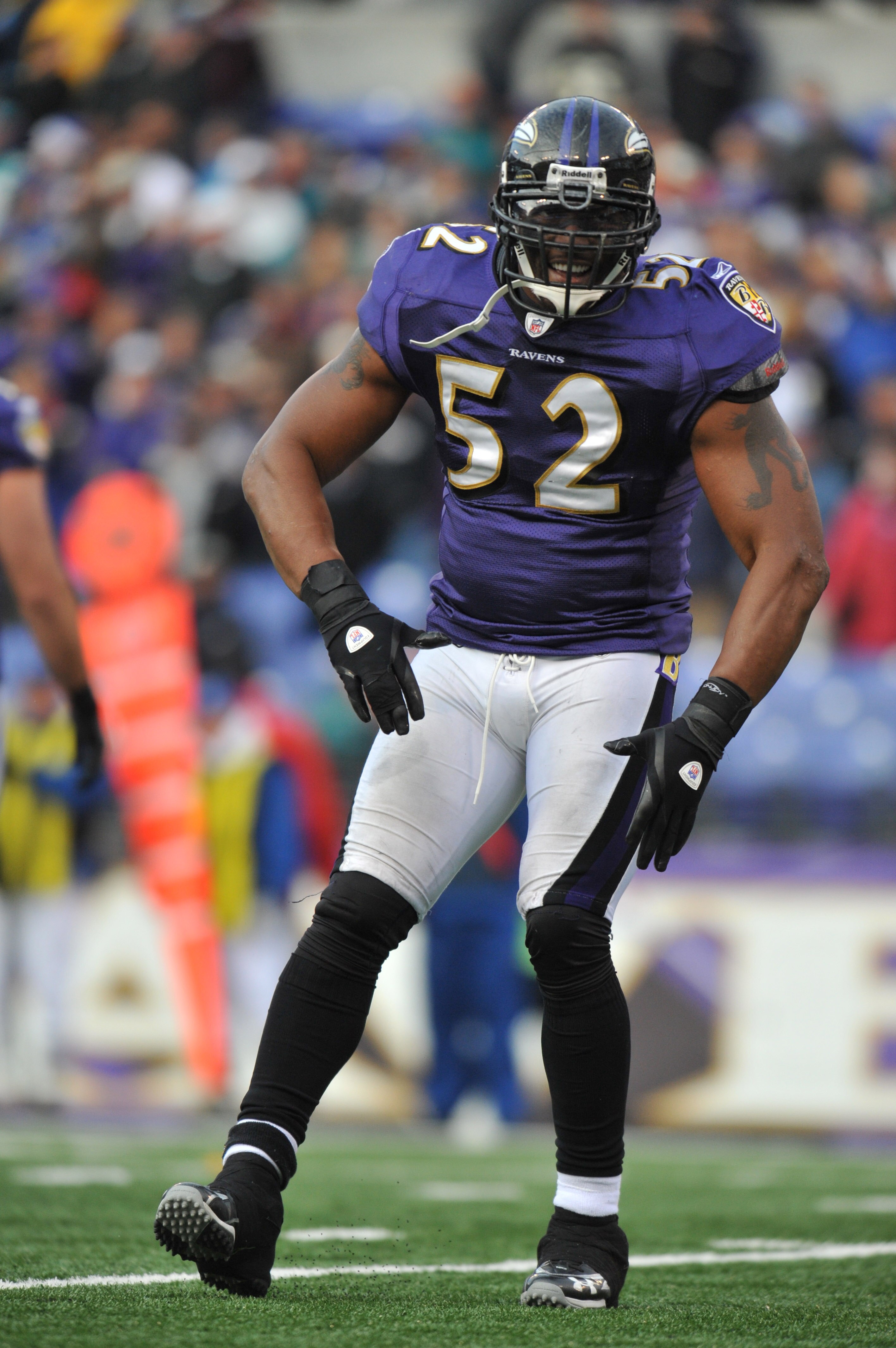 BALTIMORE, MD - NOVEMBER 7:  Ray Lewis #52 of the Baltimore Ravens celebrates a play against the Miami Dolphins at M&T Bank Stadium on November 7, 2010 in Baltimore, Maryland. The Ravens defeated the Dolphins 26-10. (Photo by Larry French/Getty Images)