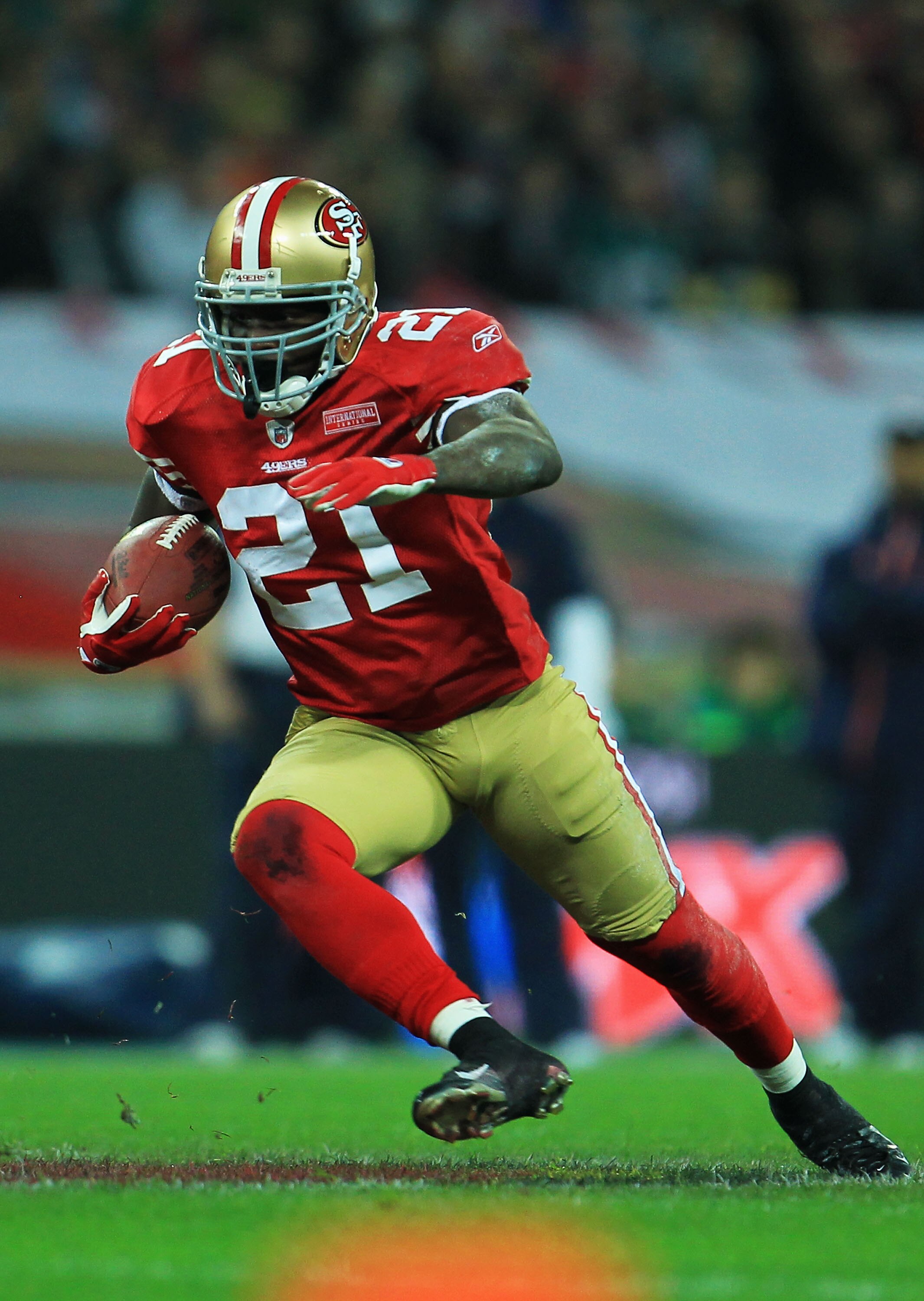 LONDON, ENGLAND - OCTOBER 31:  Frank Gore #21 of San Francisco 49ers runs with the ball during the NFL International Series match between Denver Broncos and San Francisco 49ers at Wembley Stadium on October 31, 2010 in London, England. This is the fourth 