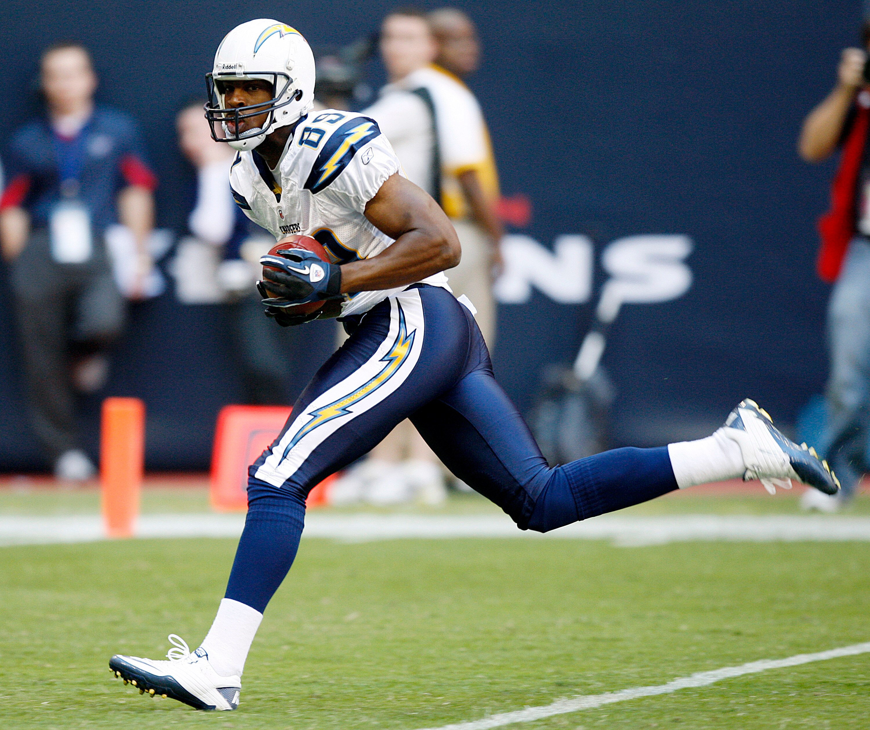 HOUSTON - NOVEMBER 07:  Wide receiver Seyi Ajirotutu #89 of the San Diego Chargers scores on a pass reception in the first quarter against the Houston Texans at Reliant Stadium on November 7, 2010 in Houston, Texas.  (Photo by Bob Levey/Getty Images)
