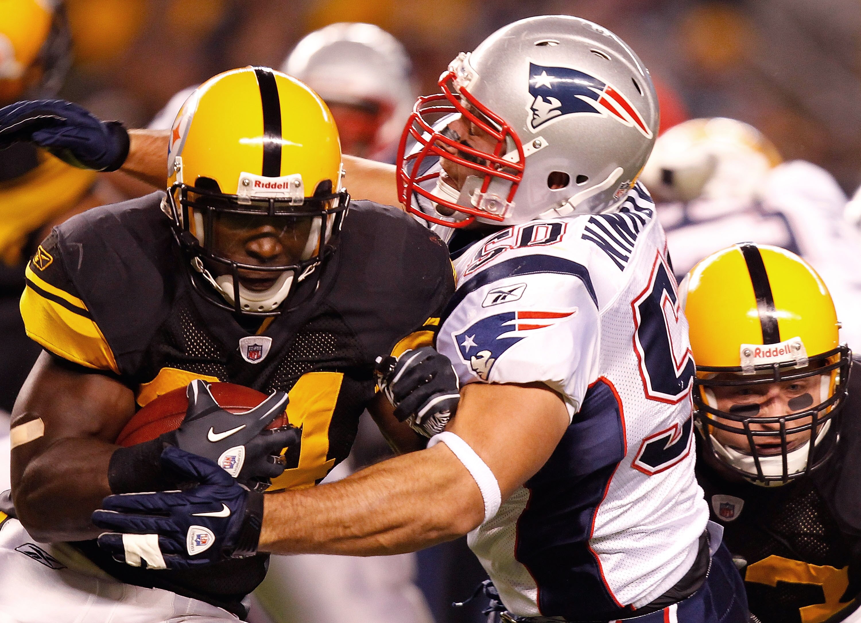 PITTSBURGH - NOVEMBER 14:  Rashard Mendenhall #34 of the Pittsburgh Steelers is tackled by Rob Ninkovich #50 of the New England Patriots during the game on November 14, 2010 at Heinz Field in Pittsburgh, Pennsylvania.  (Photo by Jared Wickerham/Getty Imag