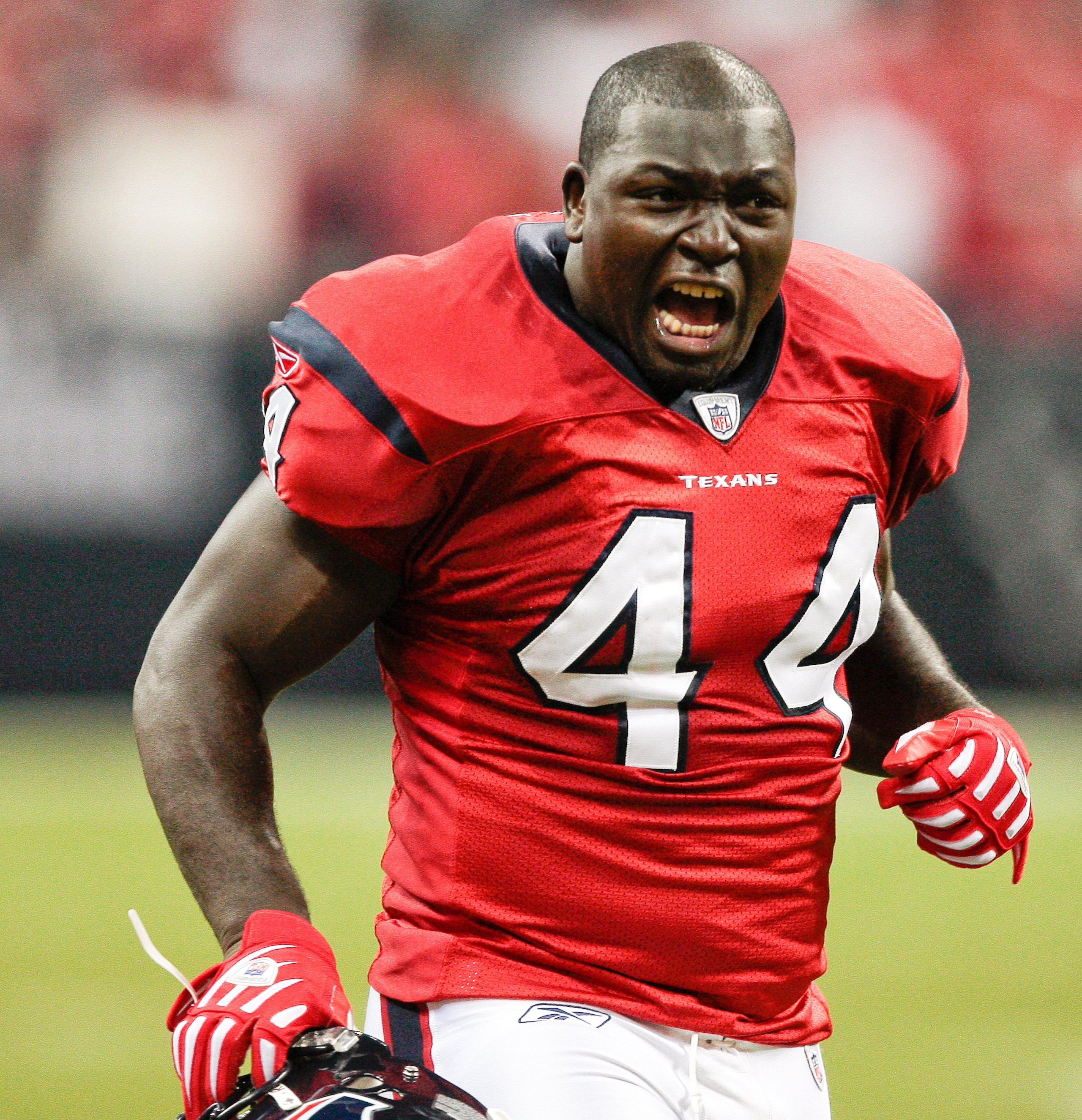 HOUSTON - NOVEMBER 23: Fullback Vonta Leach #44 of the Houston Texans gets the crowd motivated as the Texans take the field for pre-game warm ups at Reliant Stadium on November 23, 2009 in Houston, Texas. (Photo by Bob Levey/Getty Images) HOUSTON - NOVEMBER 23: Fullback Vonta Leach #44 of the Houston Texans gets the crowd motivated as the Texans take the field for pre-game warm ups at Reliant Stadium on November 23, 2009 in Houston, Texas. (Photo by Bob Levey/Getty Images)