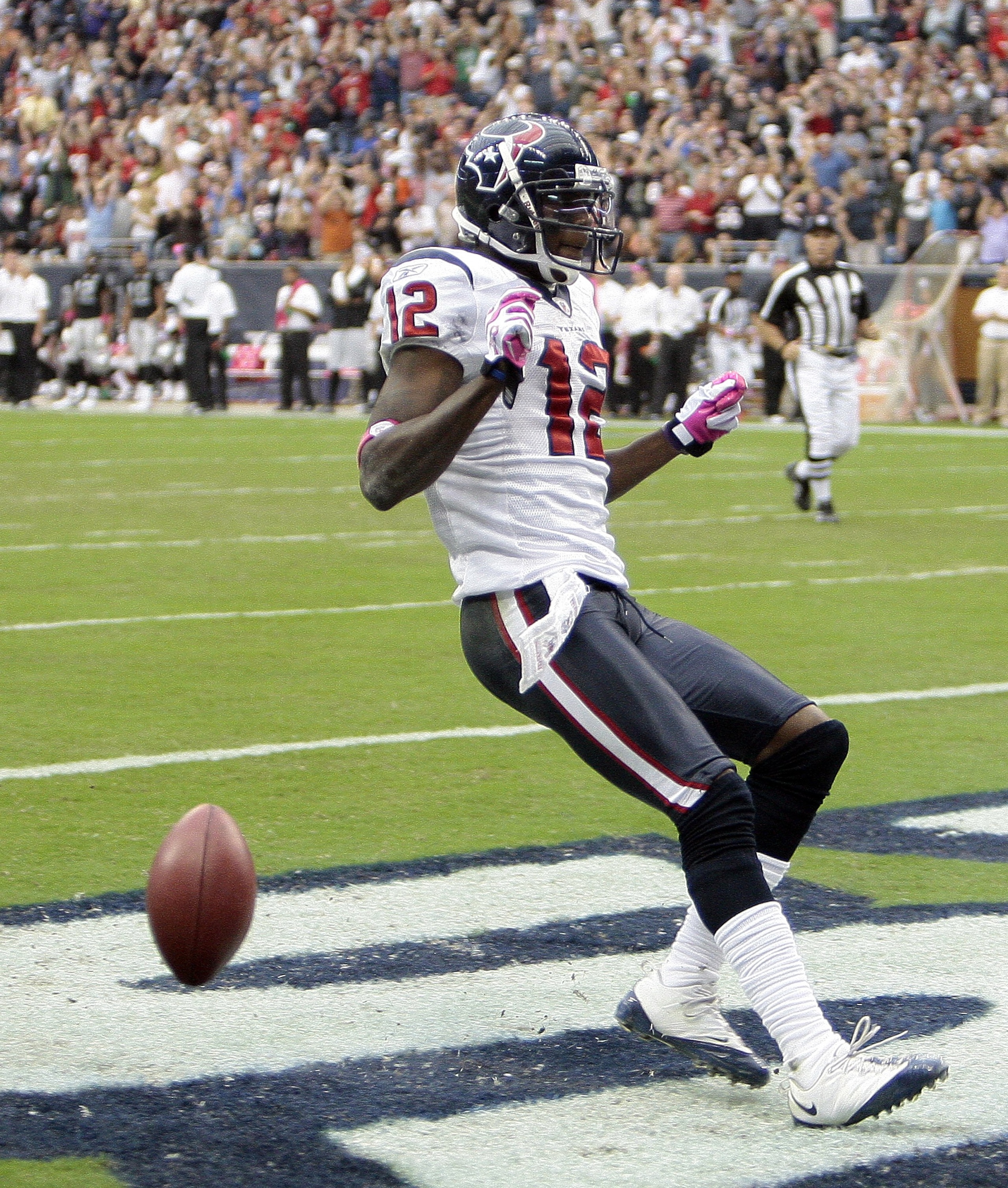 HOUSTON - OCTOBER 04: Houston Texan Jacoby Jones #12 of the Houston Texans celebrates after his 95 yard kick return at Reliant Stadium on October 4, 2009 in Houston, Texas. (Photo by Bob Levey/Getty Images) HOUSTON - OCTOBER 04: Houston Texan Jacoby Jones #12 of the Houston Texans celebrates after his 95 yard kick return at Reliant Stadium on October 4, 2009 in Houston, Texas. (Photo by Bob Levey/Getty Images)