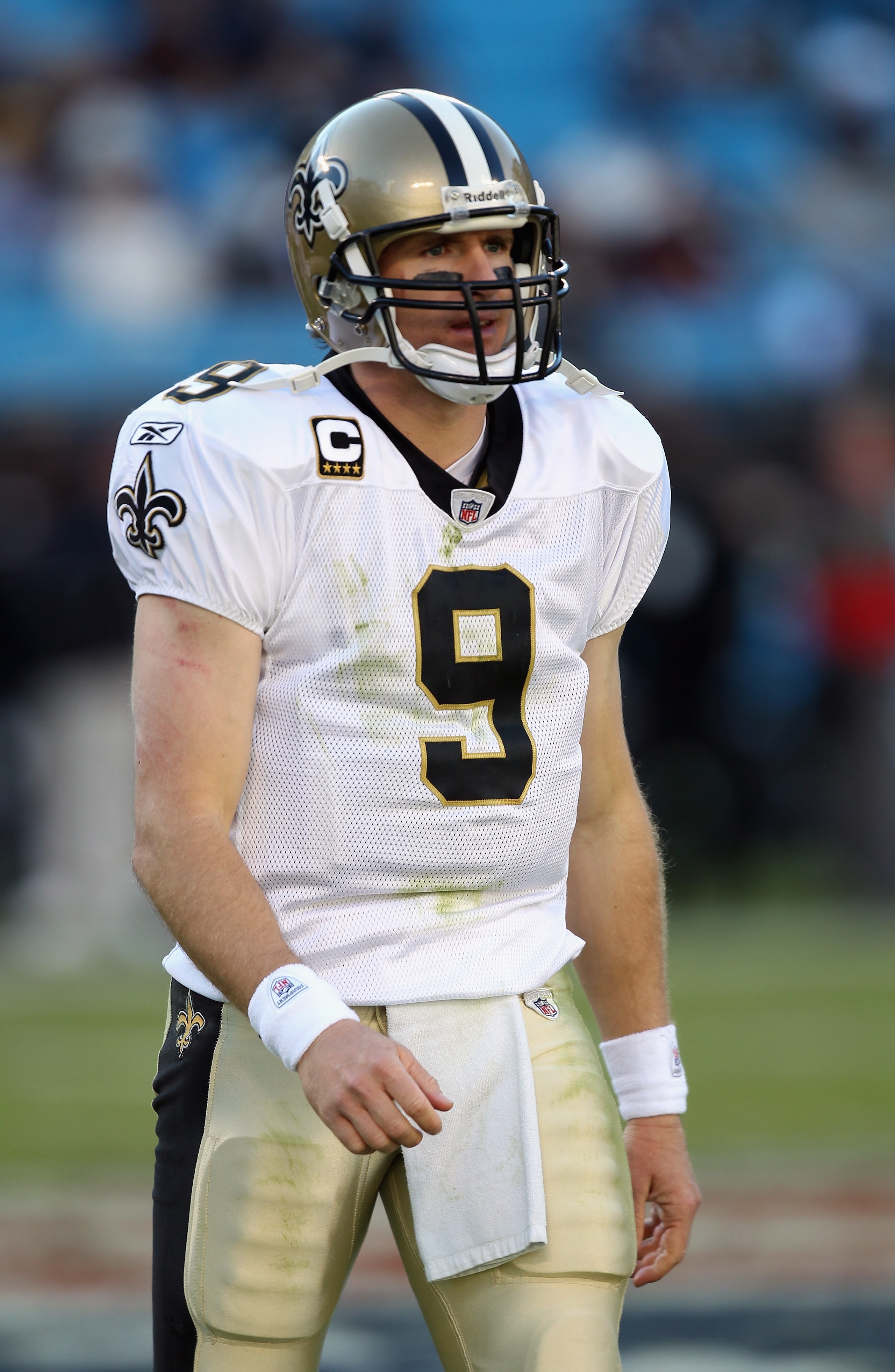 CHARLOTTE, NC - NOVEMBER 07:  Drew Brees #9 of the New Orleans Saints against the Carolina Panthers during their game at Bank of America Stadium on November 7, 2010 in Charlotte, North Carolina.  (Photo by Streeter Lecka/Getty Images)