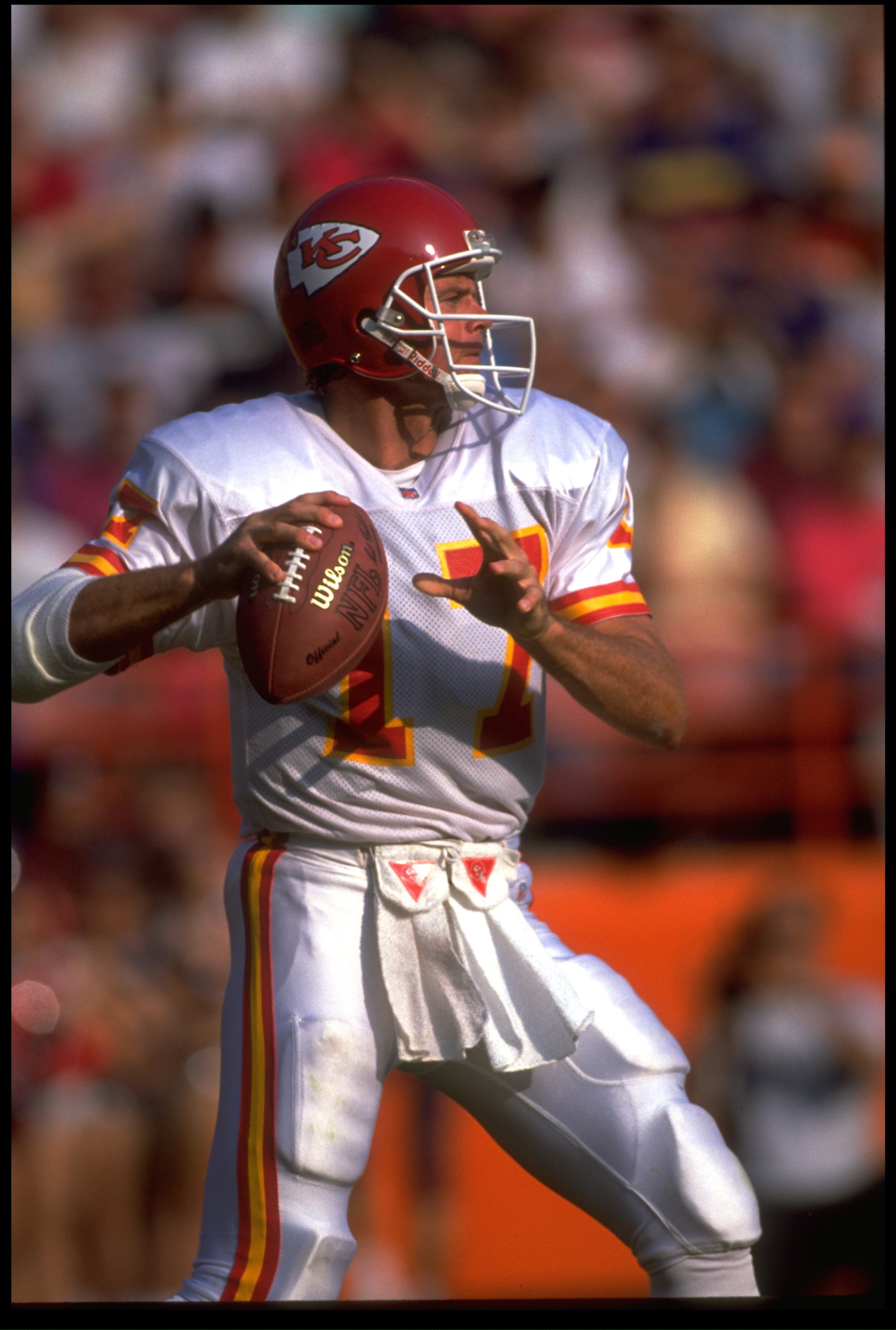 10 Nov 1991: KANSAS CITY CHIEFS DEFENSIVE QUARTERBACK STEVE DEBERG DROPS BACK TO PASSS DURING THE CHIEFS 27-20 WIN AT THE MEMORIAL COLISEUM IN LOS ANGELES, CALIFORNIA. 10 Nov 1991: KANSAS CITY CHIEFS DEFENSIVE QUARTERBACK STEVE DEBERG DROPS BACK TO PASSS DURING THE CHIEFS 27-20 WIN AT THE MEMORIAL COLISEUM IN LOS ANGELES, CALIFORNIA.