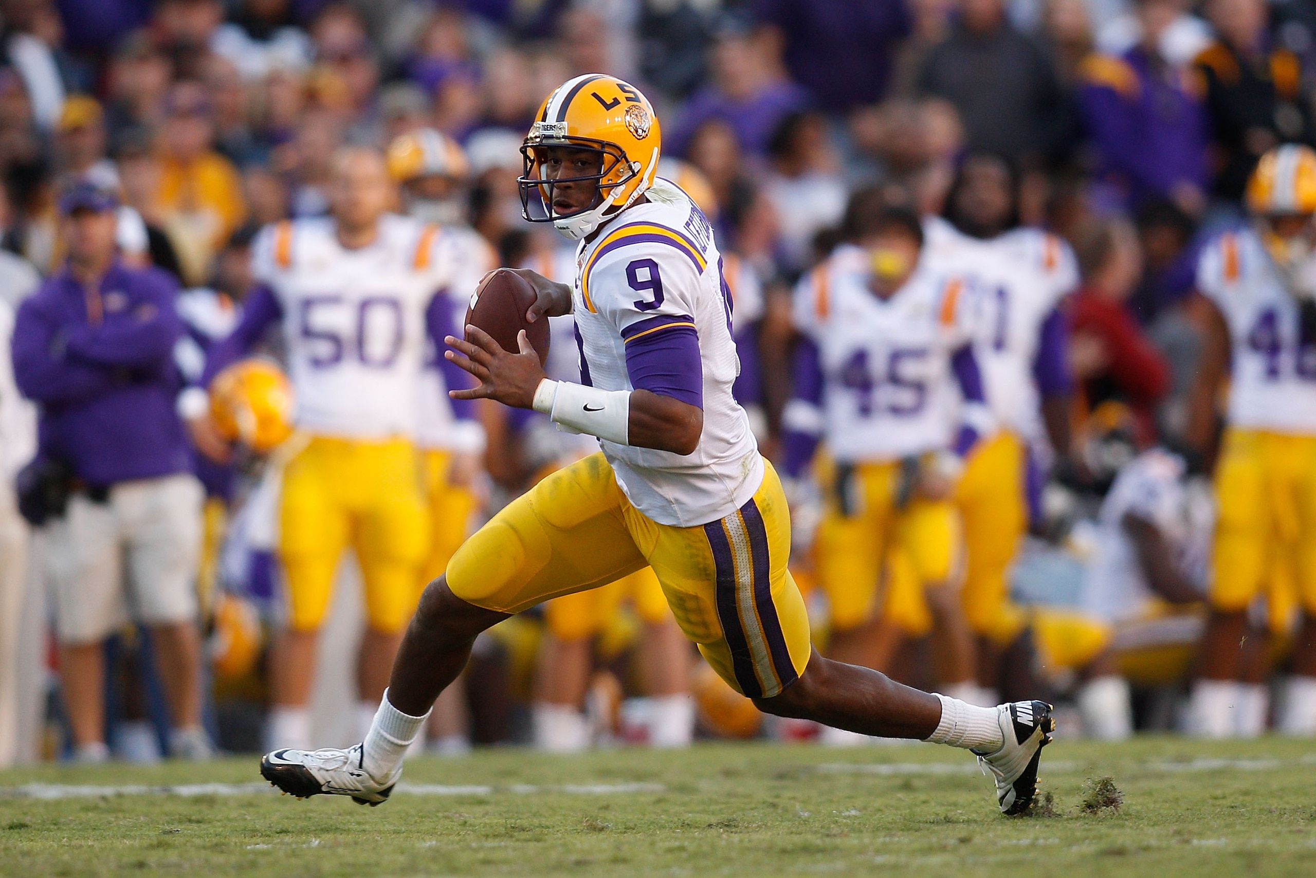 BATON ROUGE, LA - NOVEMBER 06:  Quarterback Jordan Jefferson #9 of the Louisiana State University Tigers looks to throw the ball against the Alabama Crimson Tide at Tiger Stadium on November 6, 2010 in Baton Rouge, Louisiana. The Tigers defeated the Crims