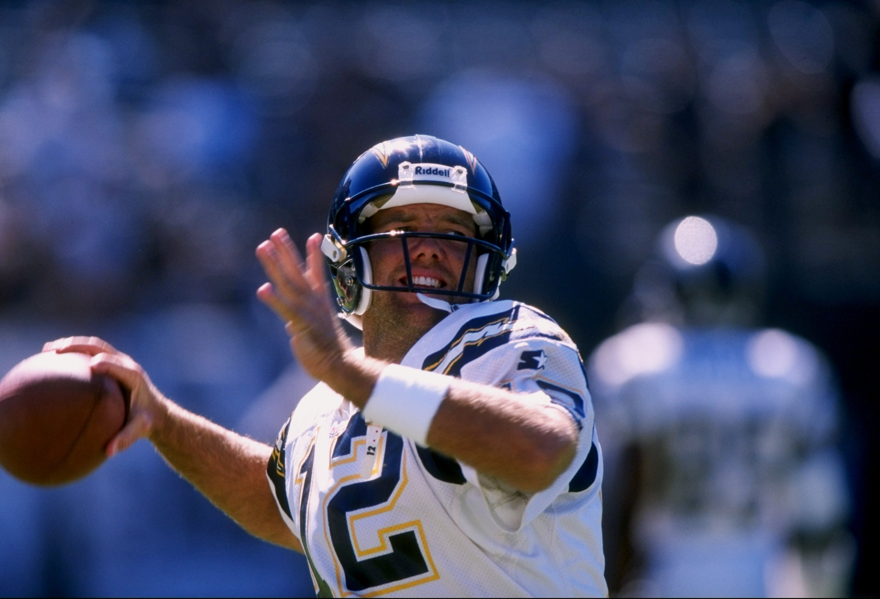 5 Oct 1997:  Quarterback Stan Humphries of the San Diego Chargers looks to pass the ball during a game against the Oakland Raiders at the Oakland-Alameda County Coliseum in Oakland, California.  The Chargers won the game, 25-10. Mandatory Credit: Otto Gre