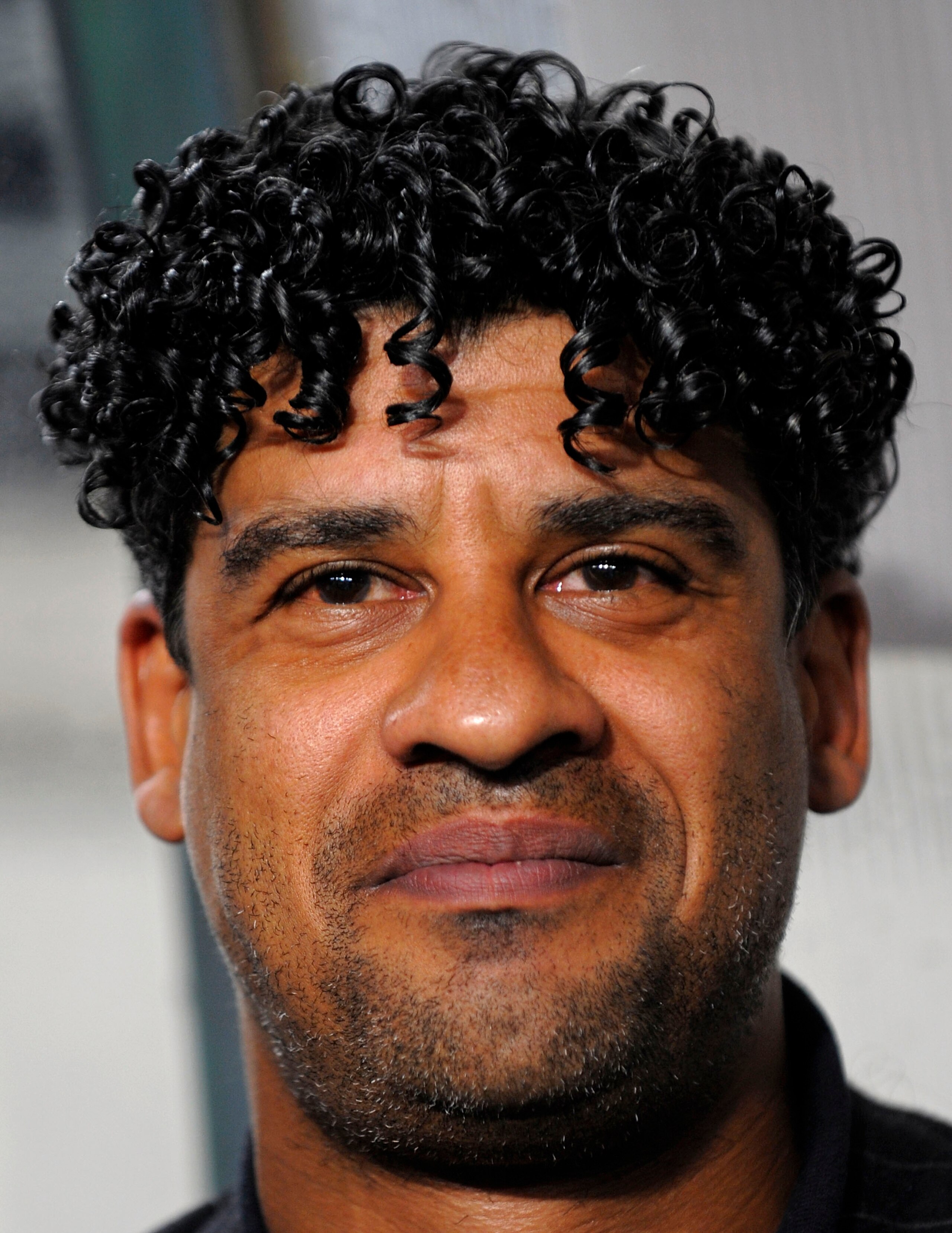 MURCIA, SPAIN - MAY 17: Barcelona 's Dutch manager Frank Rijkaard smiles before the start of the La Liga match between Murcia and Barcelona at the Nueva Condomina stadium on May 17, 2008 in Murcia, Sp?in. (Photo by Denis Doyle/Getty Images) MURCIA, SPAIN - MAY 17: Barcelona 's Dutch manager Frank Rijkaard smiles before the start of the La Liga match between Murcia and Barcelona at the Nueva Condomina stadium on May 17, 2008 in Murcia, Sp?in. (Photo by Denis Doyle/Getty Images)