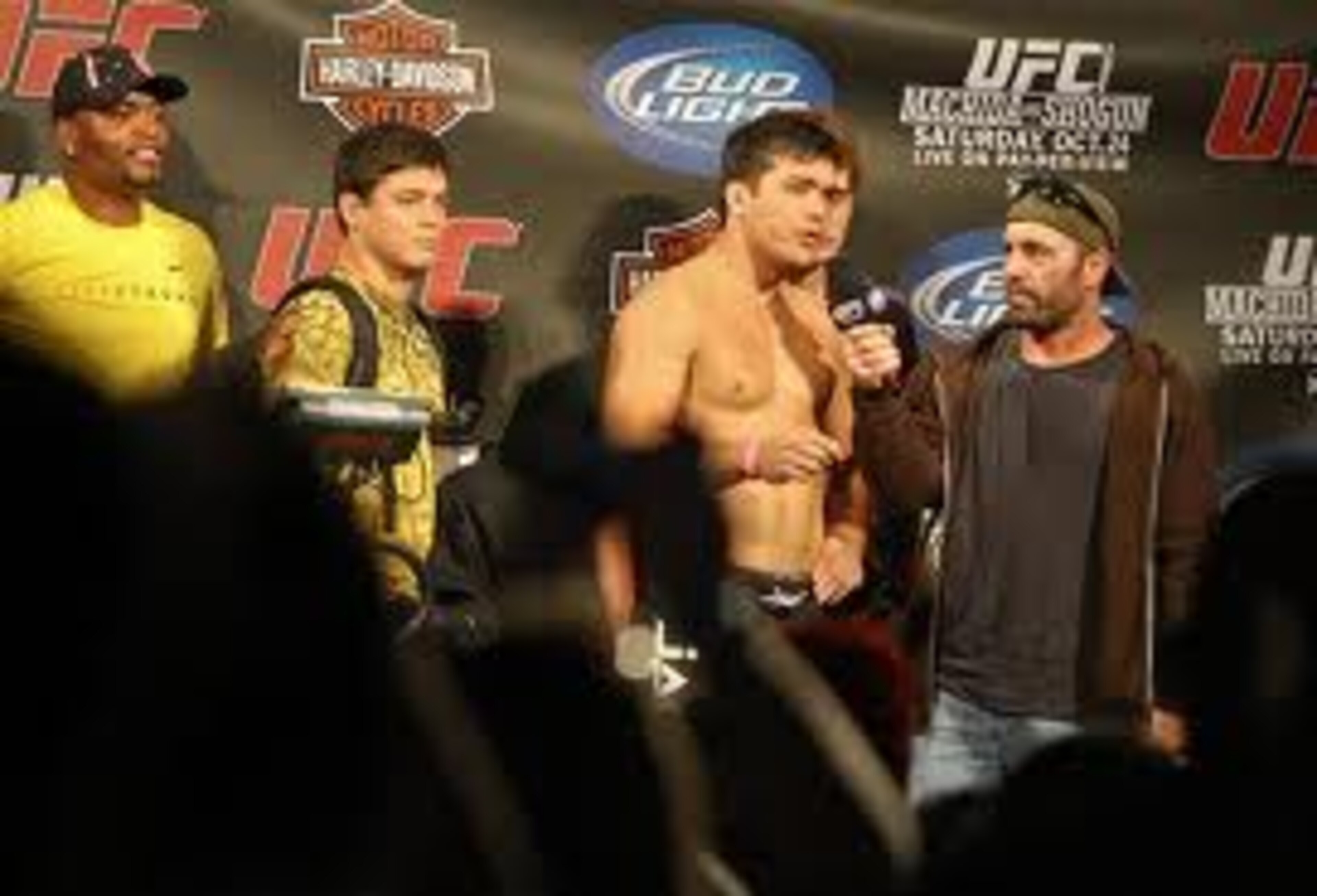 Machida pleases MMA fans by speaking English during interview with Joe Rogan Machida pleases MMA fans by speaking English during interview with Joe Rogan