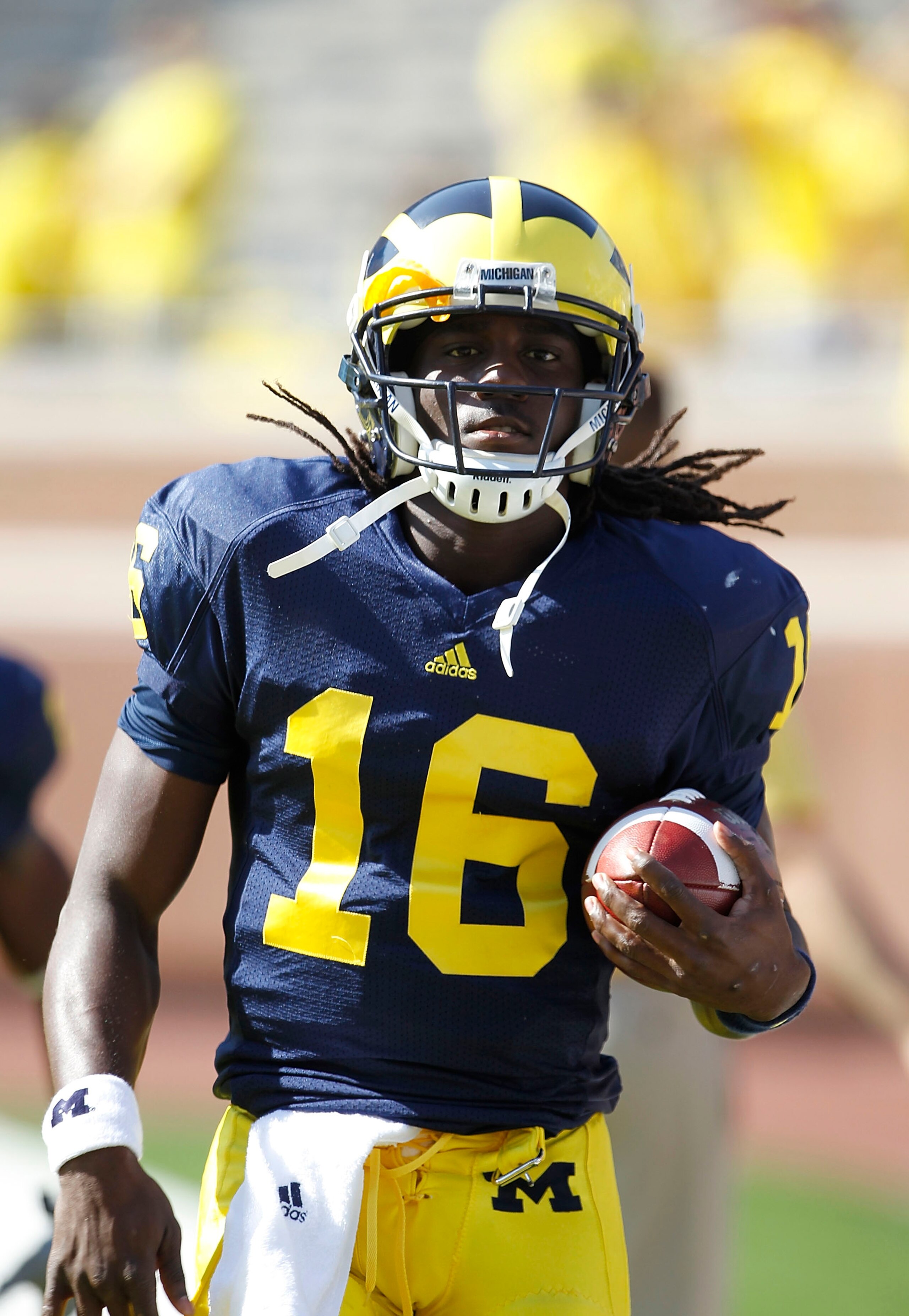 ANN ARBOR, MI - OCTOBER 09:  Denard Robinson #16 of the Michigan Wolverines warms up prior to the start of the game against the Michigan State Spartans on October 9, 2010 at Michigan Stadium in Ann Arbor, Michigan. The Michigan State Spartans defeated the