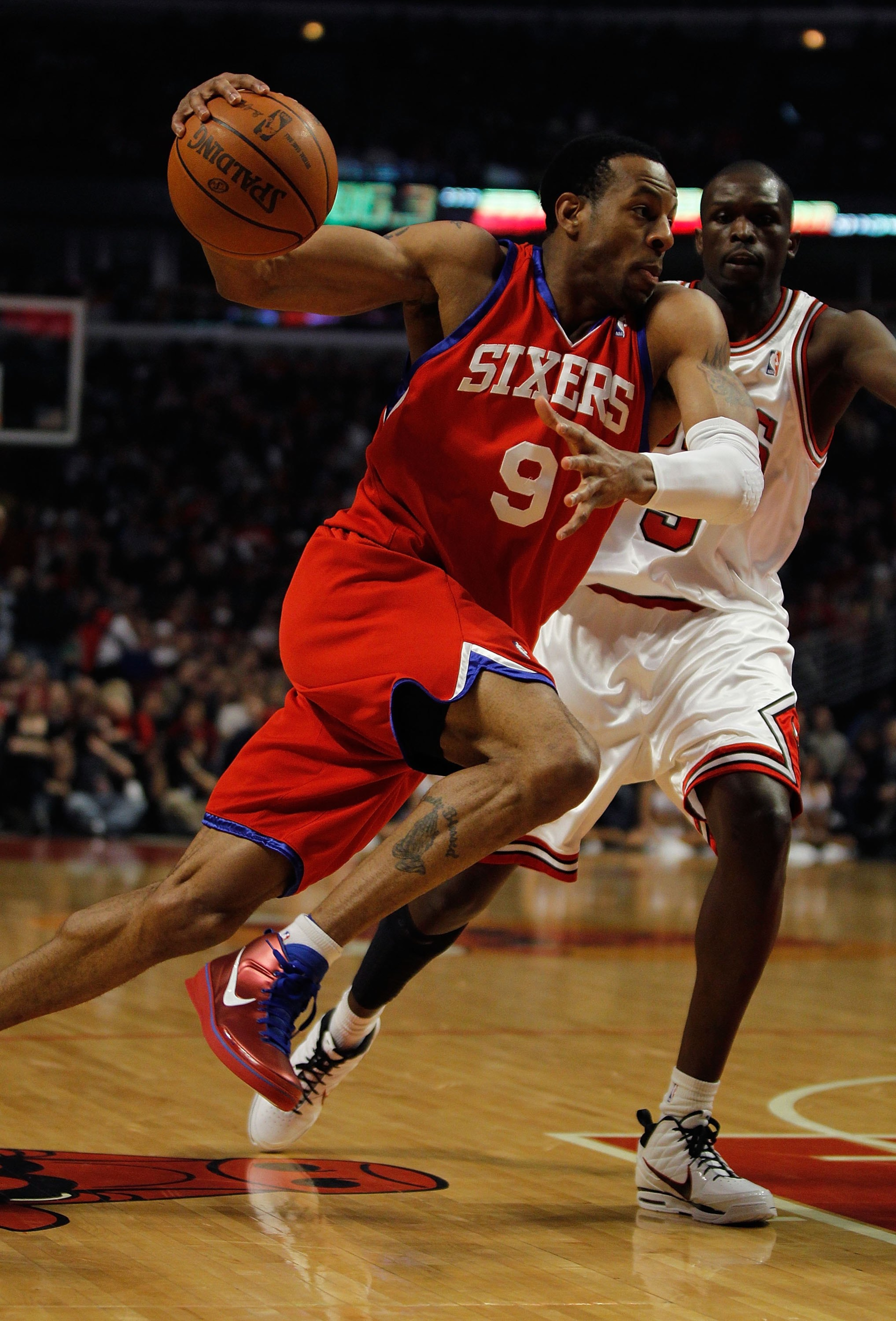 CHICAGO - FEBRUARY 20: Andre Iguodala #9 of the Philadelphia 76ers moves against Loul Deng #9 of the Chicago Bulls at the United Center on February 20, 2010 in Chicago, Illinois. The Bulls defeated the 76ers 122-90. NOTE TO USER: User expressly acknowledg