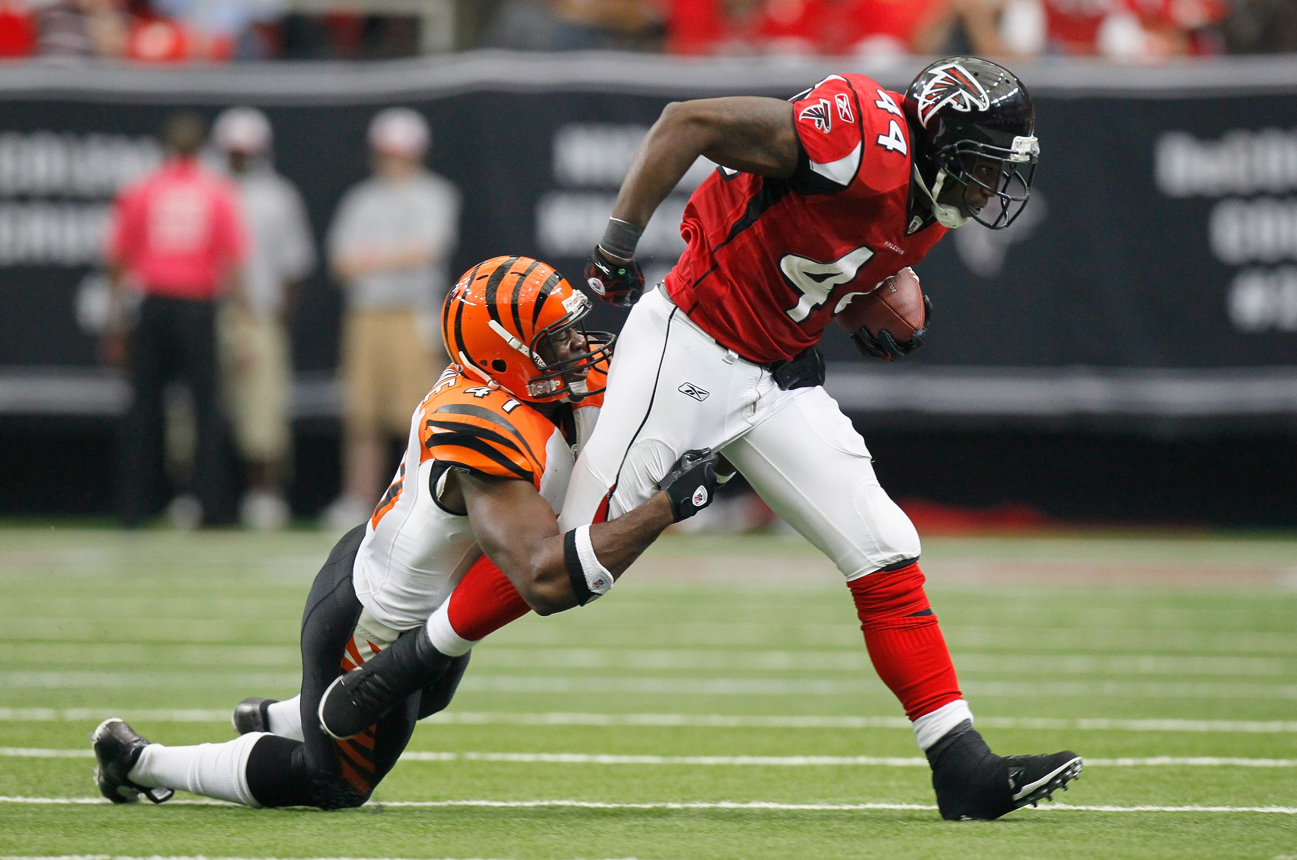 ATLANTA - OCTOBER 24:  Jason Snelling #44 of the Atlanta Falcons is tackled by Chinedum Ndukwe #41 of the Cincinnati Bengals at Georgia Dome on October 24, 2010 in Atlanta, Georgia.  (Photo by Kevin C. Cox/Getty Images)