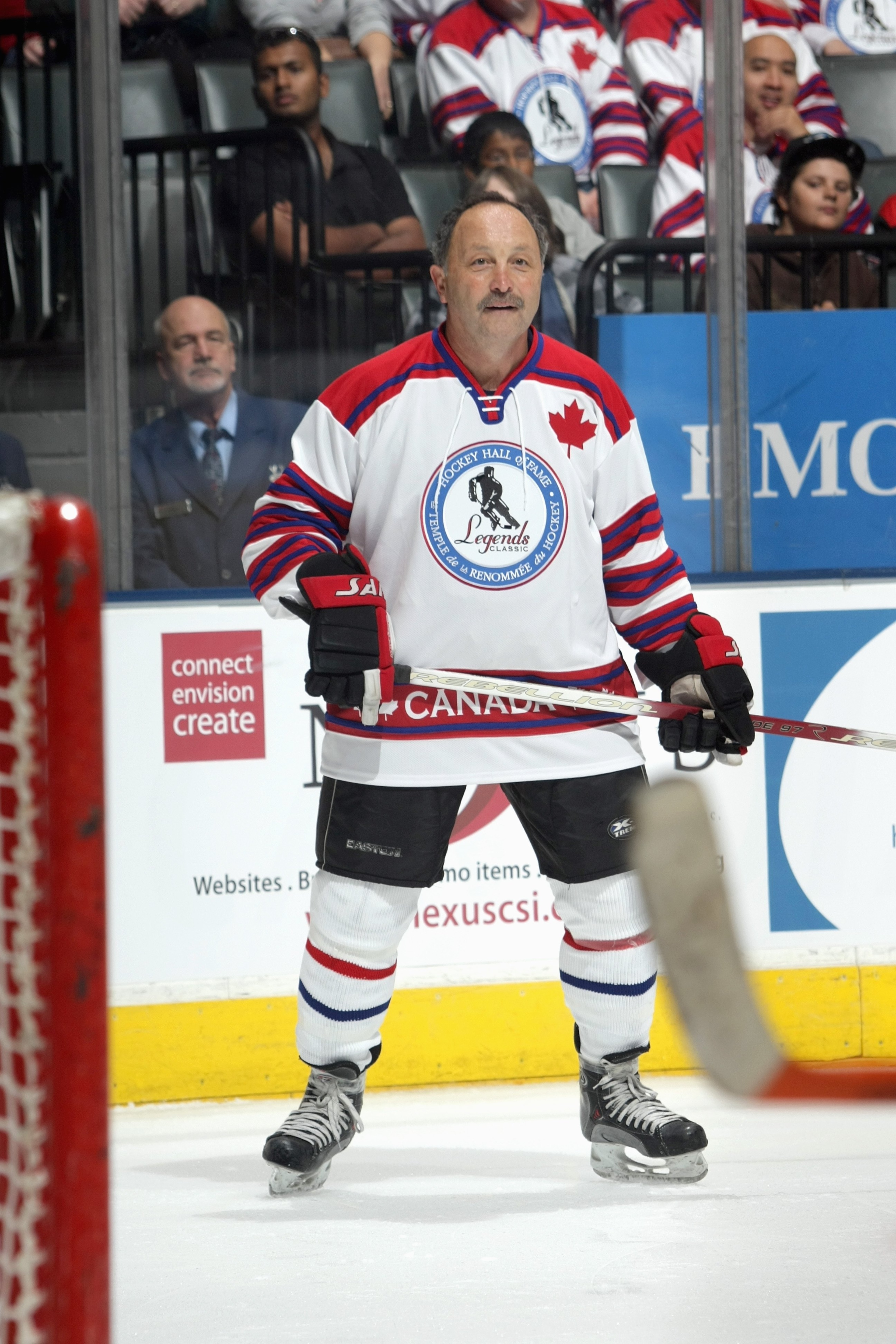 TORONTO, ON - NOVEMBER 08:  Bryan Trottier #19 skates at the Hockey Hall of Fame Legends Game at the Air Canada Centre on November 8, 2009 in Toronto, Canada.  (Photo by Bruce Bennett/Getty Images)