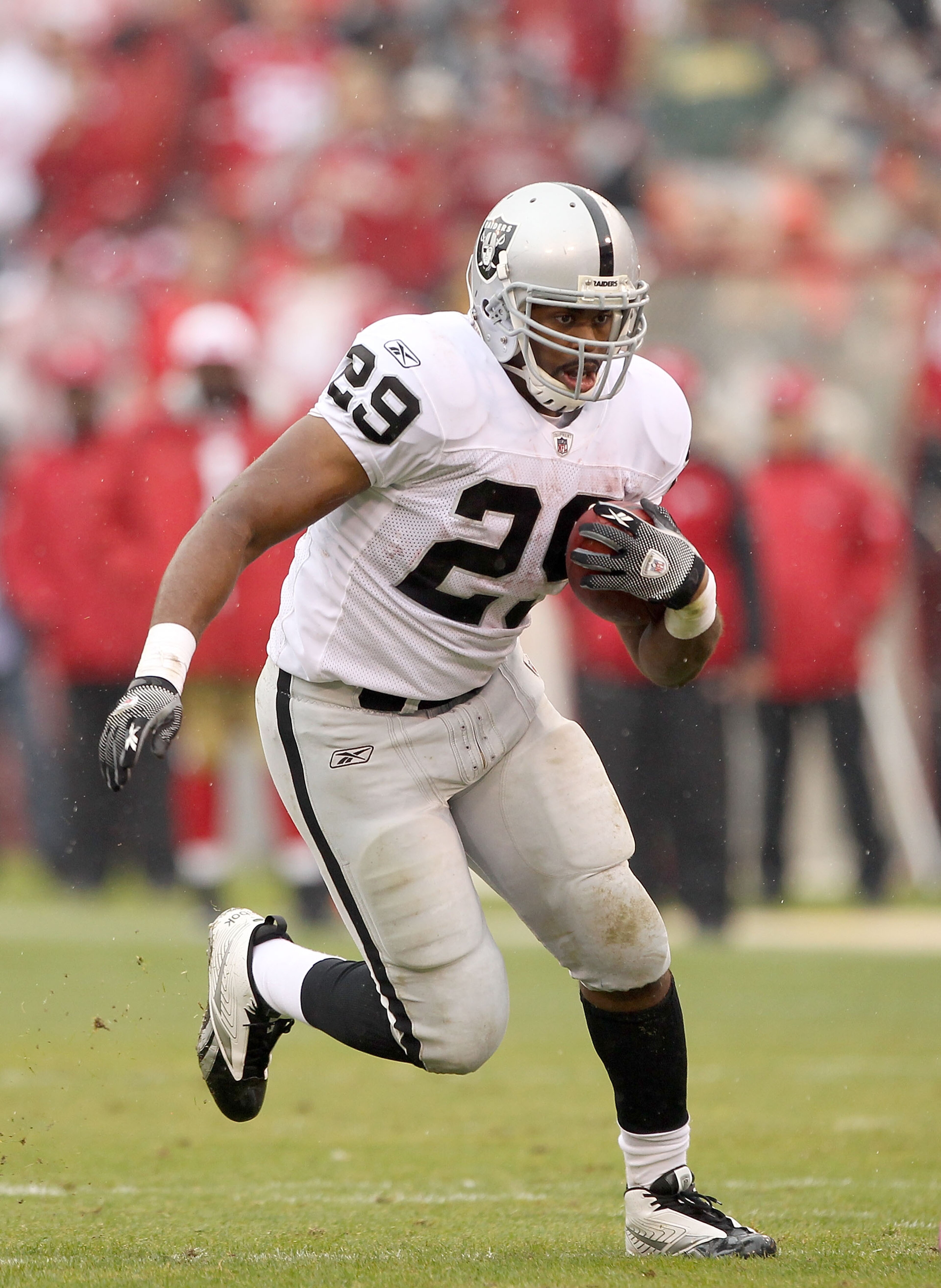 SAN FRANCISCO - OCTOBER 17:  Michael Bush #29  of the Oakland Raiders in action against the San Francisco 49ers at Candlestick Park on October 17, 2010 in San Francisco, California.  (Photo by Ezra Shaw/Getty Images)