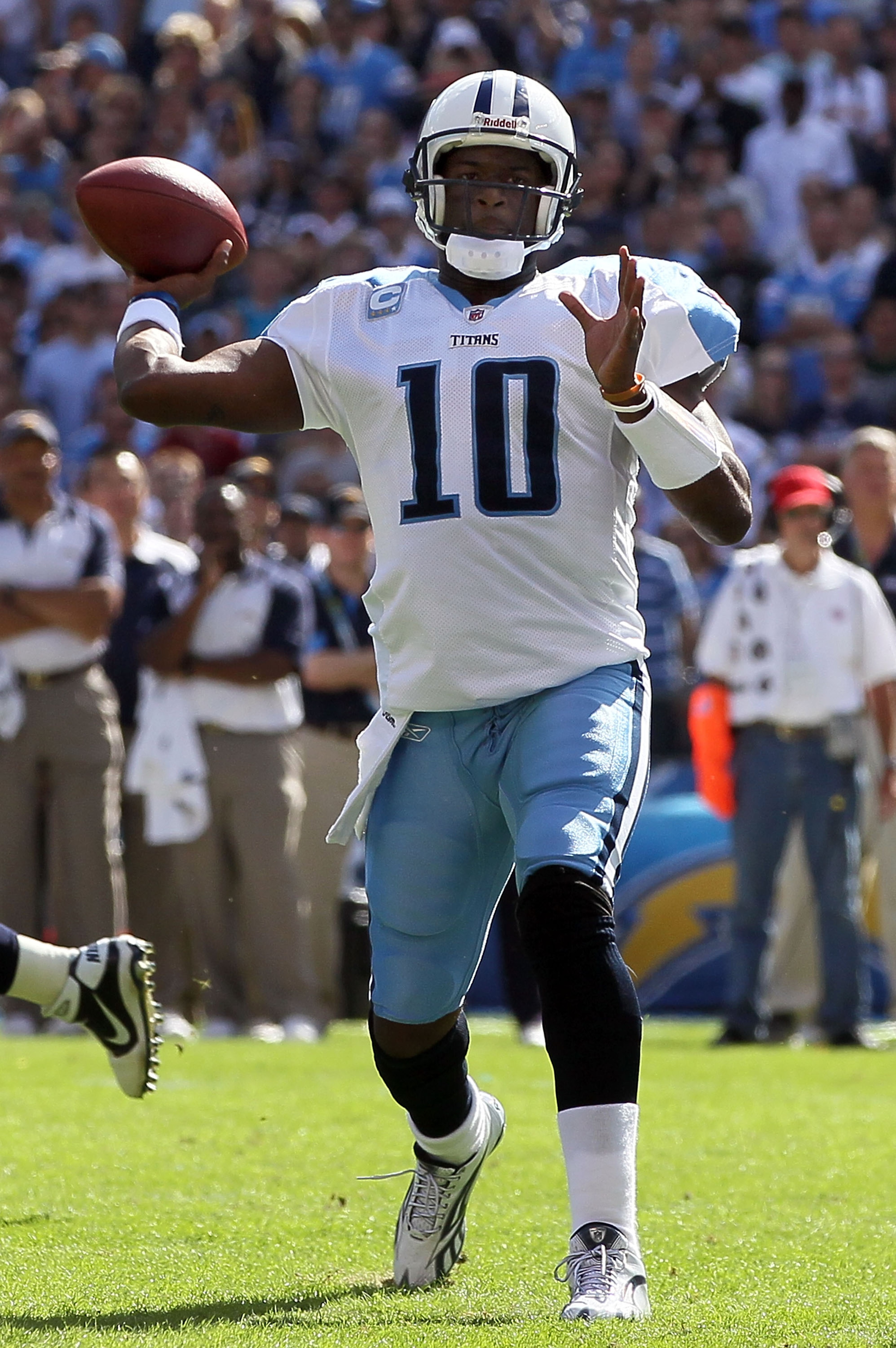 SAN DIEGO - OCTOBER 31:  Quarterback Vince Young #10 of the Tennessee Titans drops back to pass against the San Diego Chargers in the game at Qualcomm Stadium on October 31, 2010 in San Diego, California. The Chargers defeated the Titans 33-25.  (Photo by