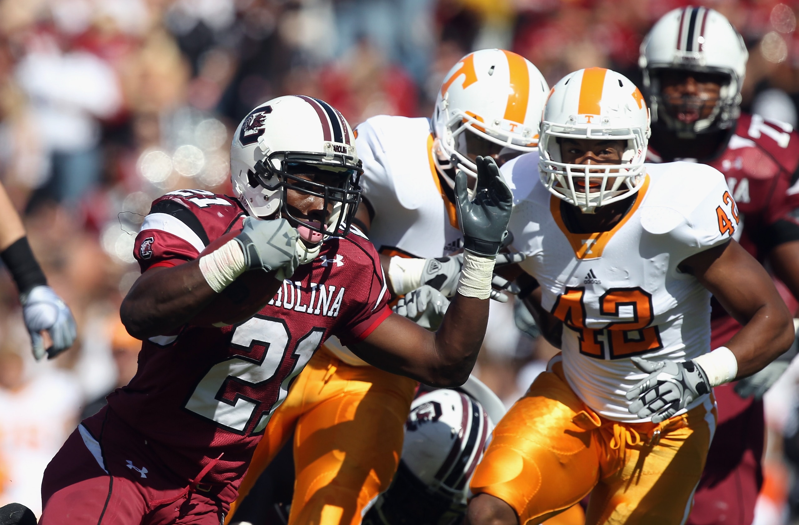 COLUMBIA, SC - OCTOBER 30: LaMarcus Thompson #42 of the Tennessee Volunteers tries to stop Marcus Lattimore #21 of the South Carolina Gamecocks during their game at Williams-Brice Stadium on October 30, 2010 in Columbia, South Carolina. (Photo by Street COLUMBIA, SC - OCTOBER 30: LaMarcus Thompson #42 of the Tennessee Volunteers tries to stop Marcus Lattimore #21 of the South Carolina Gamecocks during their game at Williams-Brice Stadium on October 30, 2010 in Columbia, South Carolina. (Photo by Street