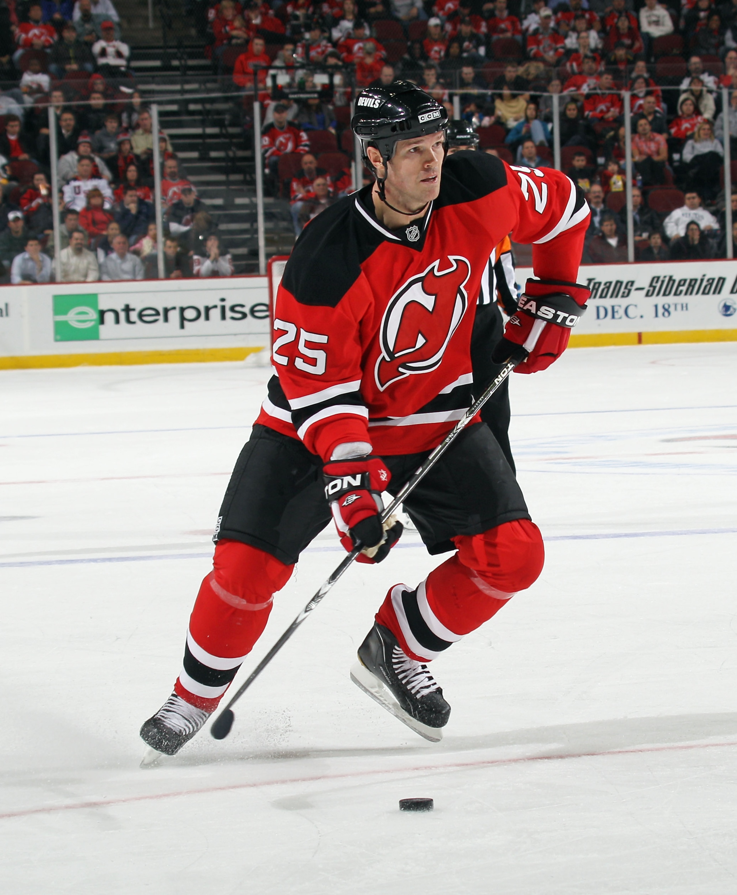NEWARK, NJ - NOVEMBER 10: Jason Arnott #25 of the New Jersey Devils skates against the Buffalo Sabres at the Prudential Center on November 10, 2010 in Newark, New Jersey. The Sabres defeated the DSevils 5-4 in the shootout.  (Photo by Bruce Bennett/Getty
