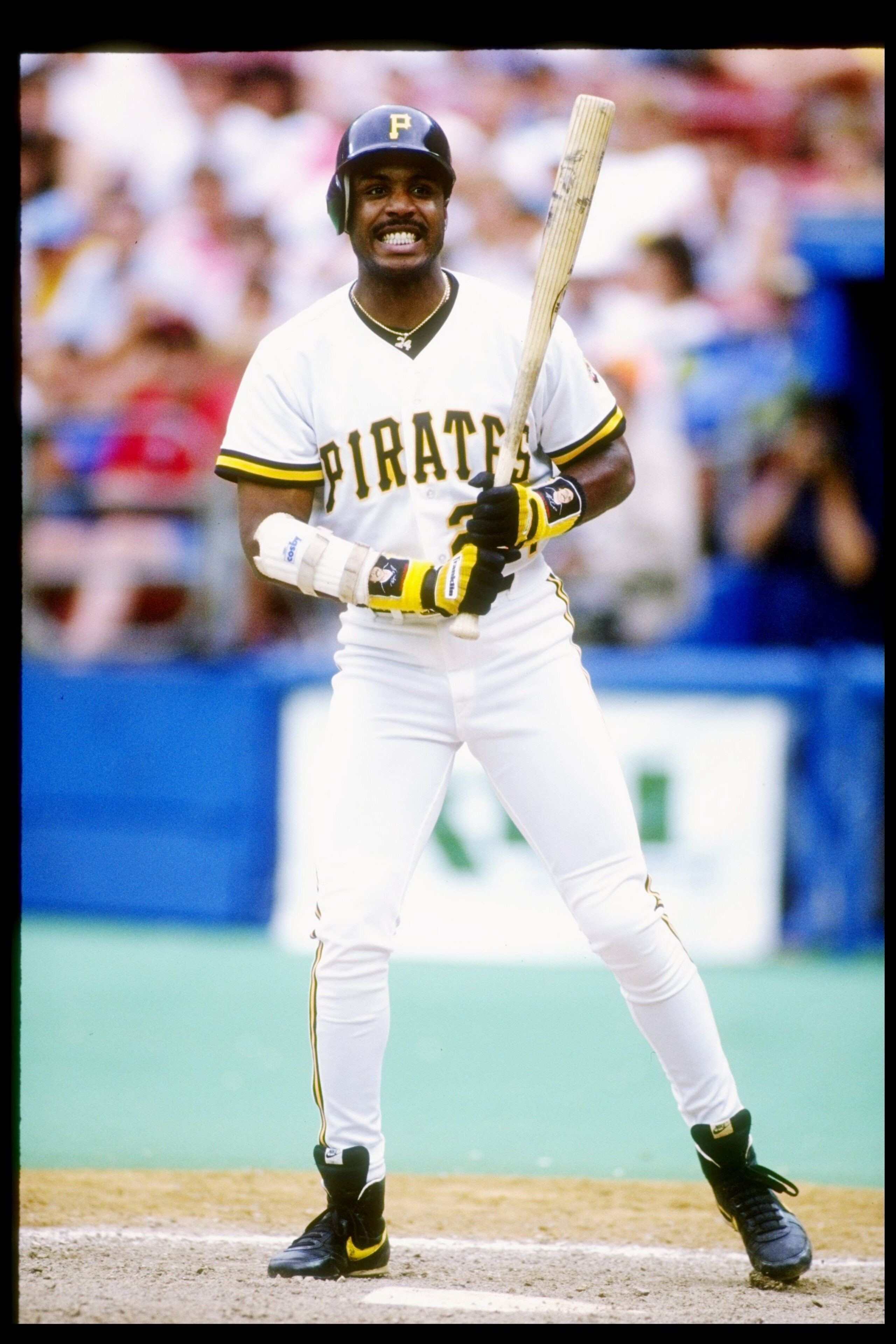 5 Jul 1992:  Left fielder Barry Bonds of the Pittsburgh Pirates watches his shot during a game against the Cincinnati Reds at Three Rivers Stadium in Pittsburgh, Pennsylvania. Mandatory Credit: Jeff Hixon  /Allsport