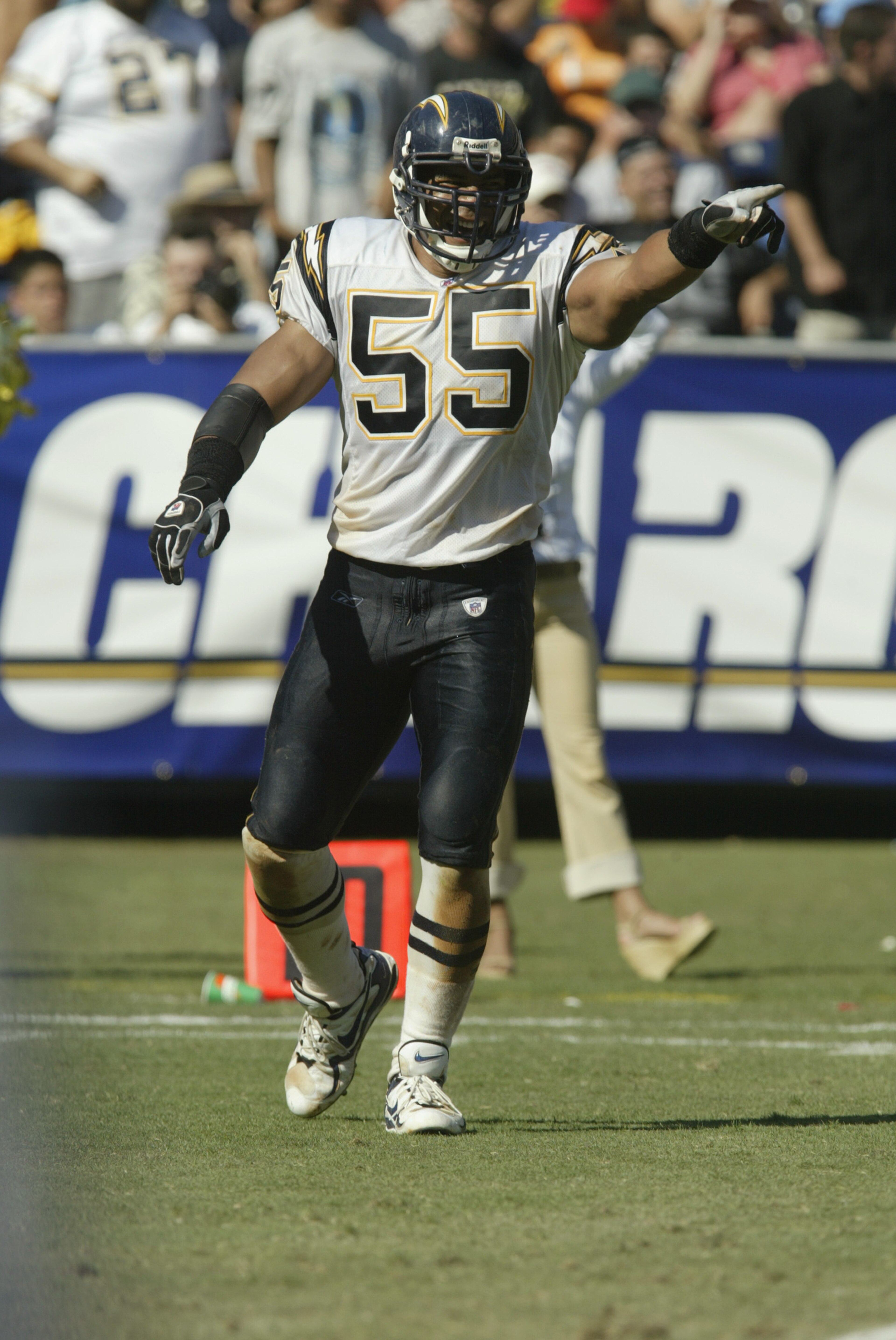 SAN DIEGO, CA - SEPTEMBER 15:  Linebacker Junior Seau #55 of the San Diego Chargers celebrates during the game against the Houston Texans on September 15, 2002 at Qualcomm Stadium in San Diego, California.  The Chargers won 24-3. (Photo by Stephen Dunn/Ge