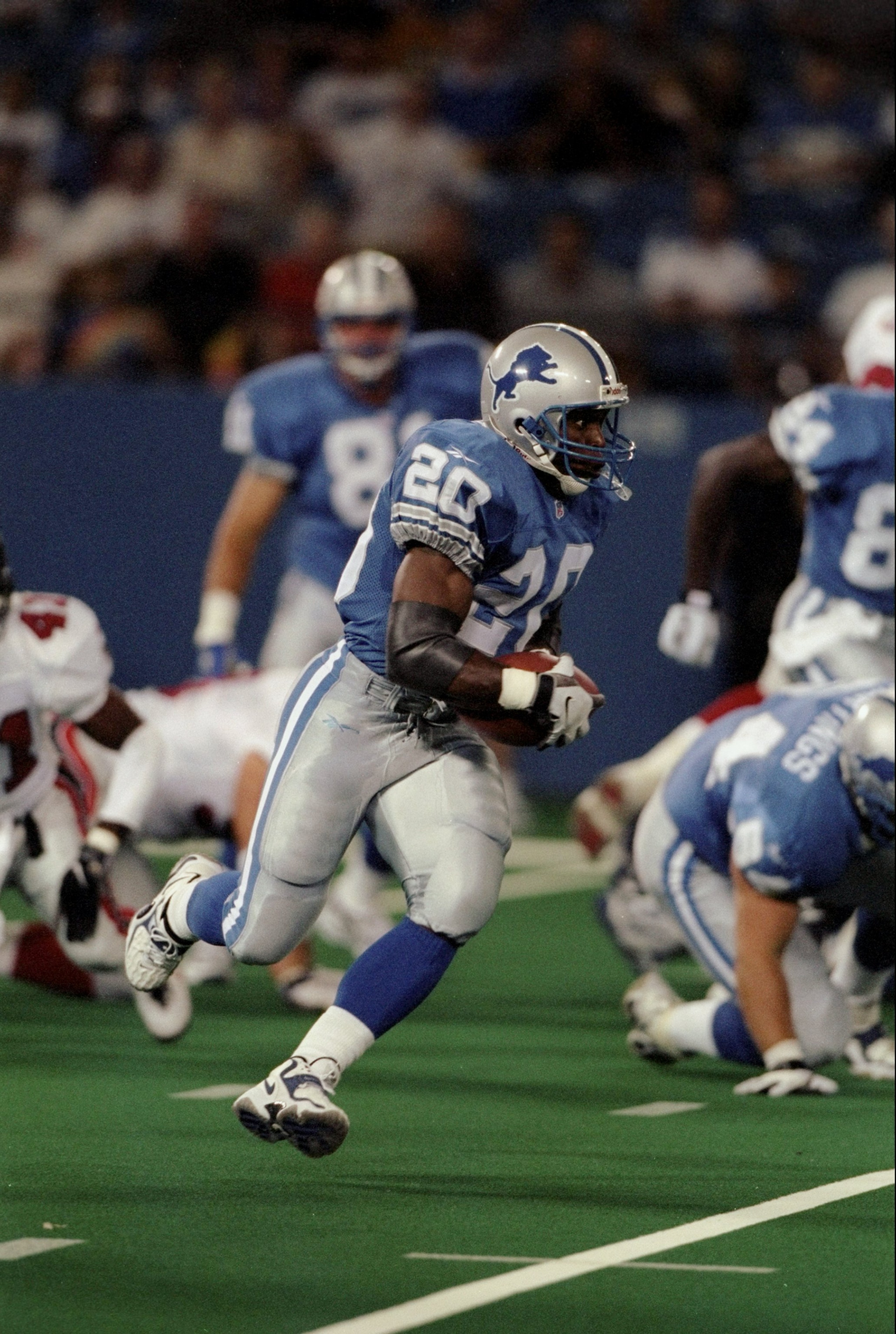 14 Aug 1998:  Running back Barry Sanders #20 of the Detroit Lions in action during the pre-season game against the Atlanta Falcons at the Pontiac Silverdome in Pontiac, Michigan. The Falcons defeated the Lions 7-3.