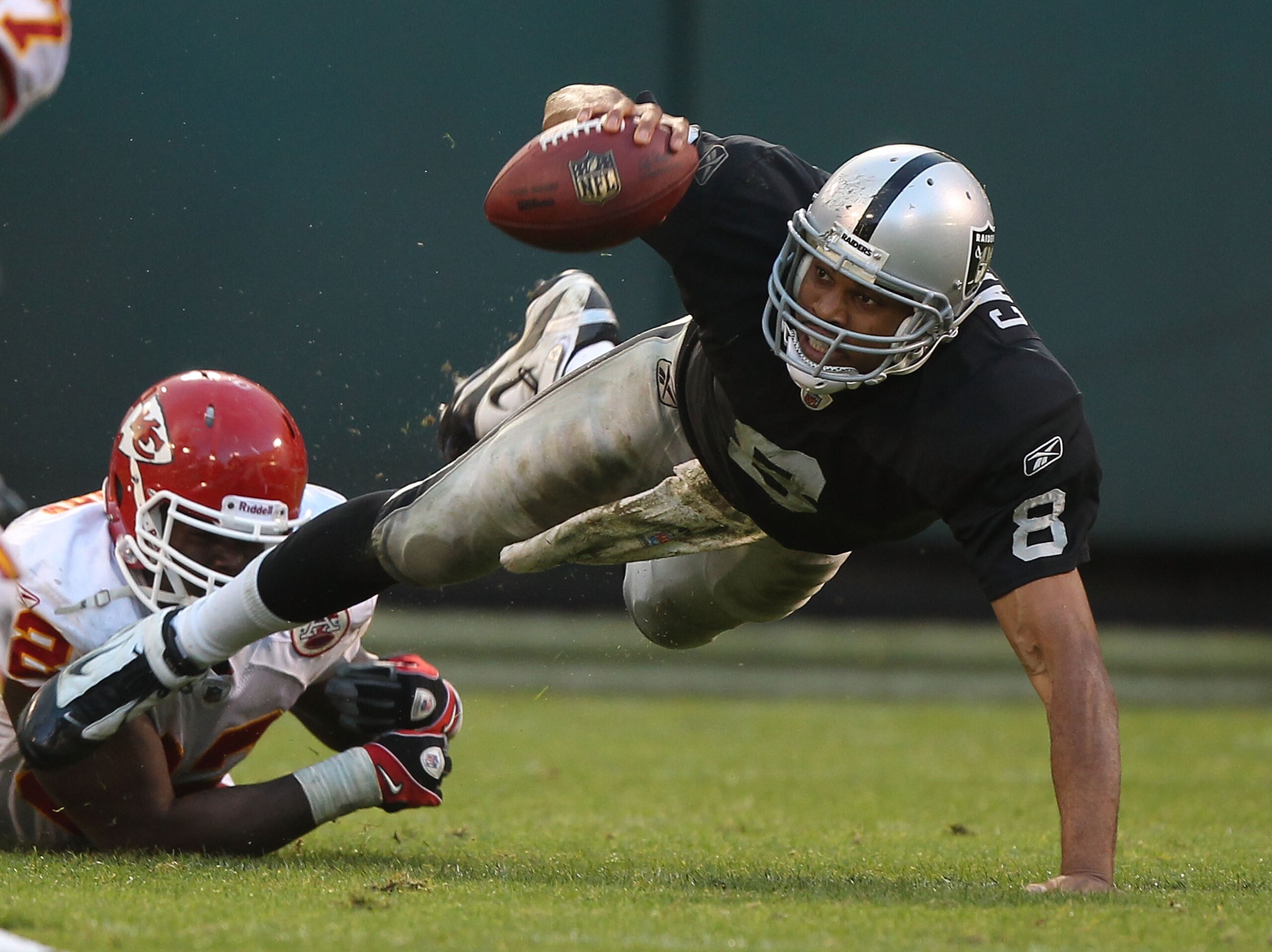 OAKLAND, CA - NOVEMBER 07:  Jason Campbell #8 of the Oakland Raiders runs against Eric Barry #29 of the Kansas City Chiefs during an NFL game at Oakland-Alameda County Coliseum on November 7, 2010 in Oakland, California.  (Photo by Jed Jacobsohn/Getty Ima