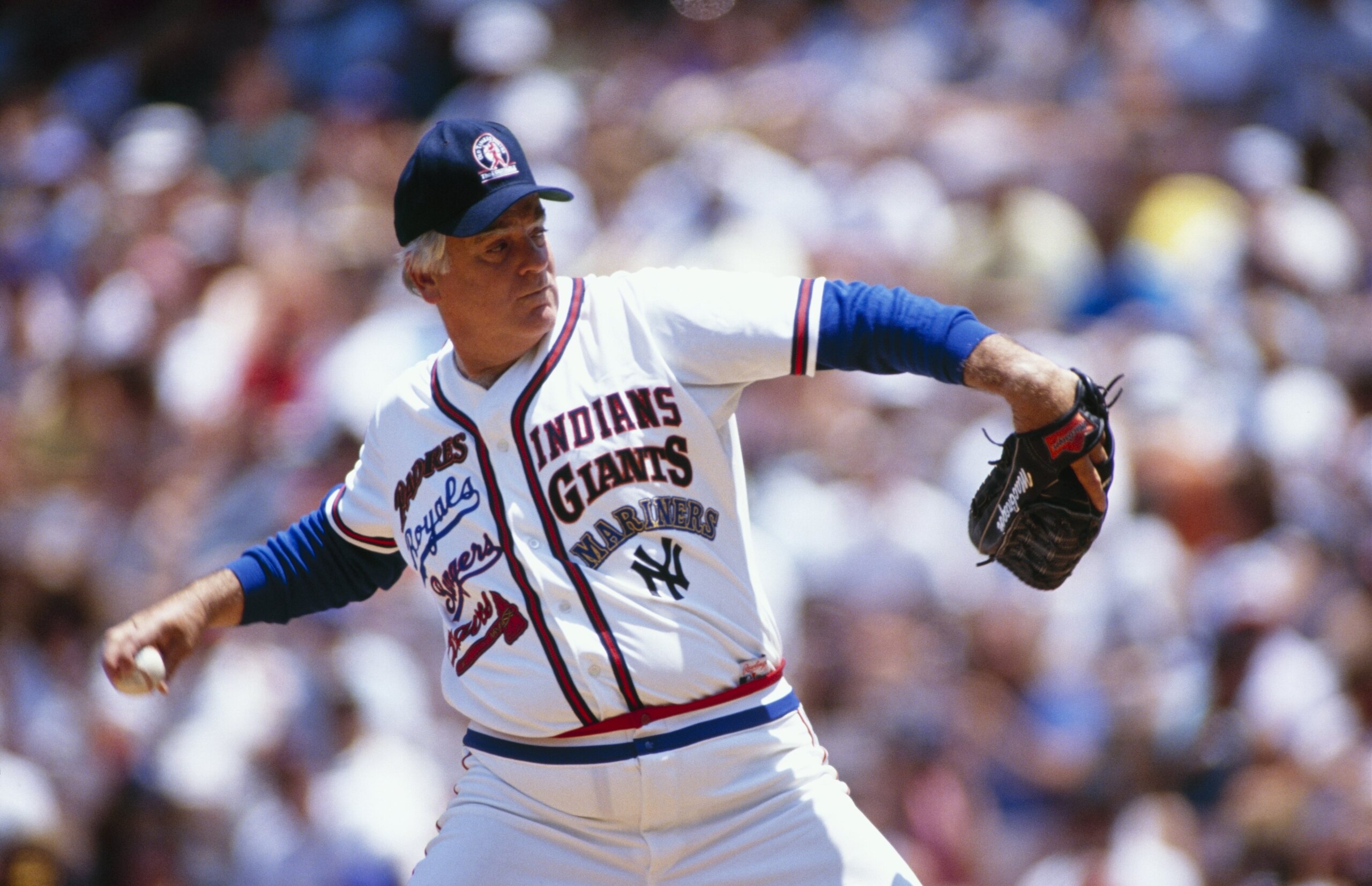1989:  Gaylord Perry pitches in an Old Timers Game in 1989. (Photo by Stephen Dunn/Getty Images)