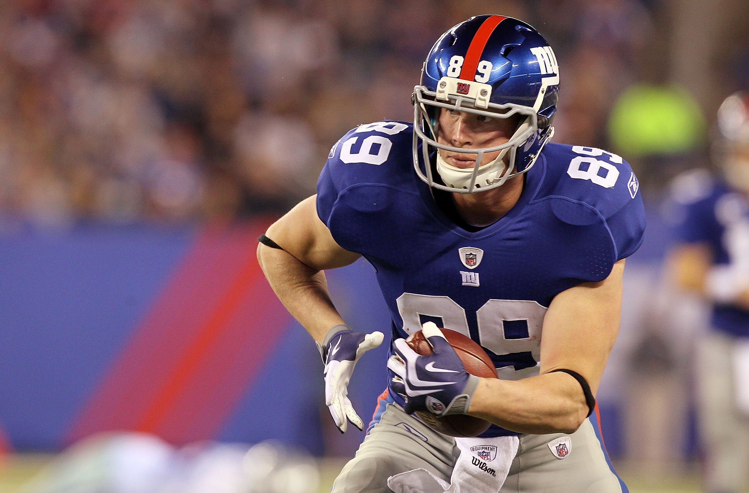 EAST RUTHERFORD, NJ - NOVEMBER 14: Kevin Boss #89 of the New York Giants runs against the Dallas Cowboys on November 14, 2010 at the New Meadowlands Stadium in East Rutherford, New Jersey. The Cowboys defeated the Giants 33-20. (Photo by Jim McIsaac/Get EAST RUTHERFORD, NJ - NOVEMBER 14: Kevin Boss #89 of the New York Giants runs against the Dallas Cowboys on November 14, 2010 at the New Meadowlands Stadium in East Rutherford, New Jersey. The Cowboys defeated the Giants 33-20. (Photo by Jim McIsaac/Get