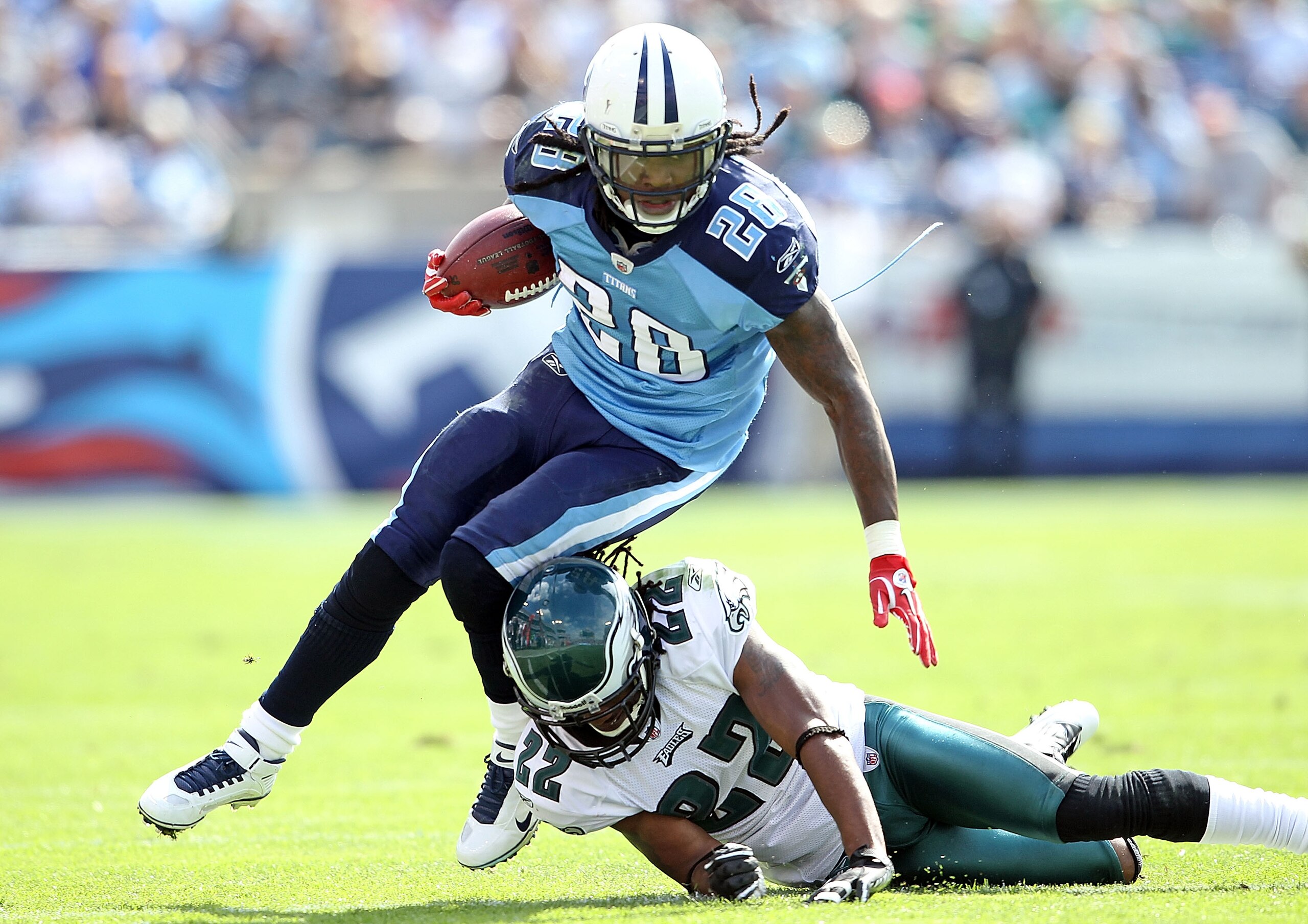 NASHVILLE, TN - OCTOBER 24:  Chris Johnson #28 of the Tennessee Titans runs with the while defended by Asante Samuel #22 of the Philadelphia Eagles at LP Field on October 24, 2010 in Nashville, Tennessee. The Titans won 37-19.  (Photo by Andy Lyons/Getty 