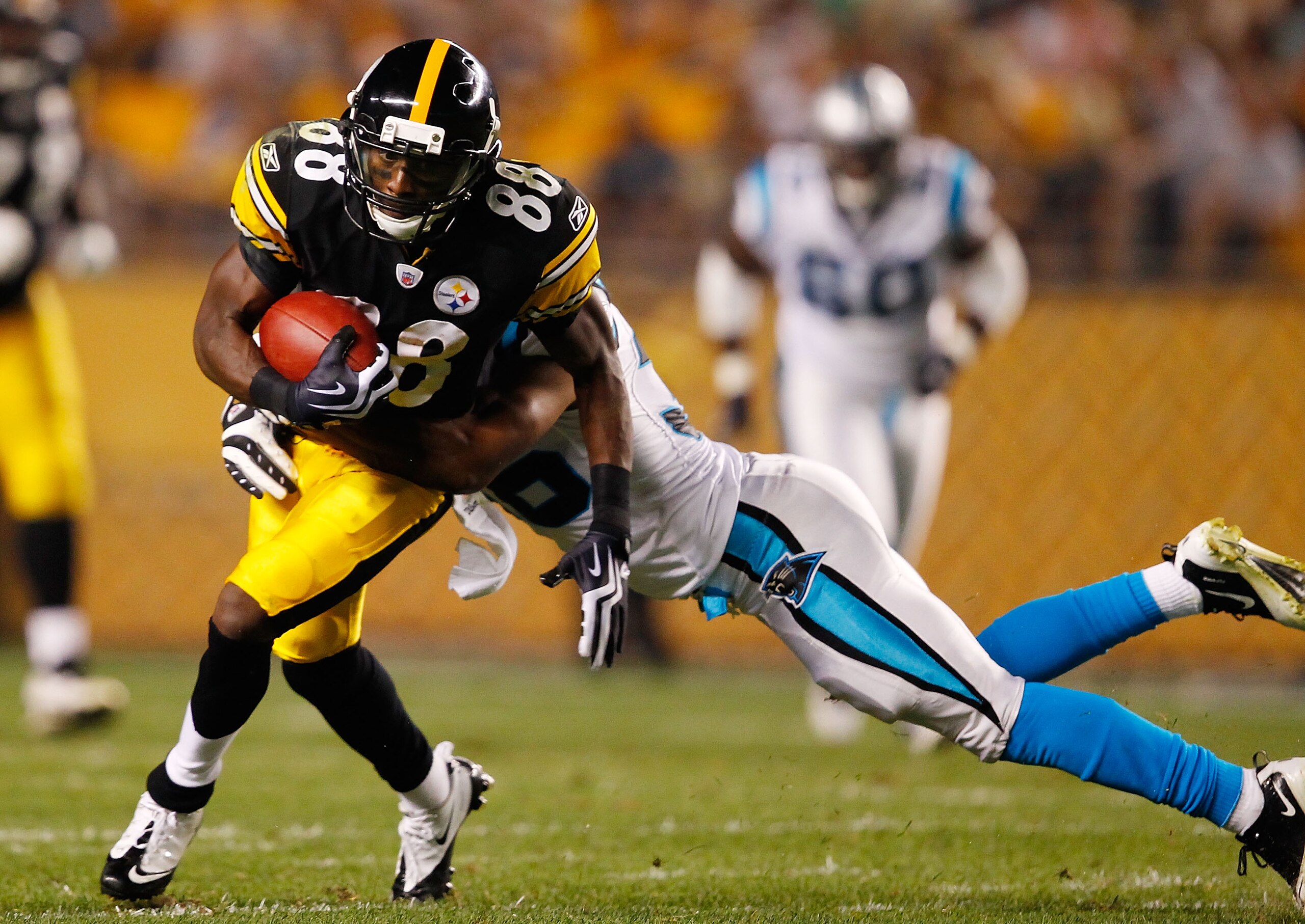 PITTSBURGH - SEPTEMBER 02:  Emmanuel Sanders #88 of the Pittsburgh Steelers runs by a defender after catching a pass against the Carolina Panthers during the preseason game on September 2, 2010 at Heinz Field in Pittsburgh, Pennsylvania.  (Photo by Jared 