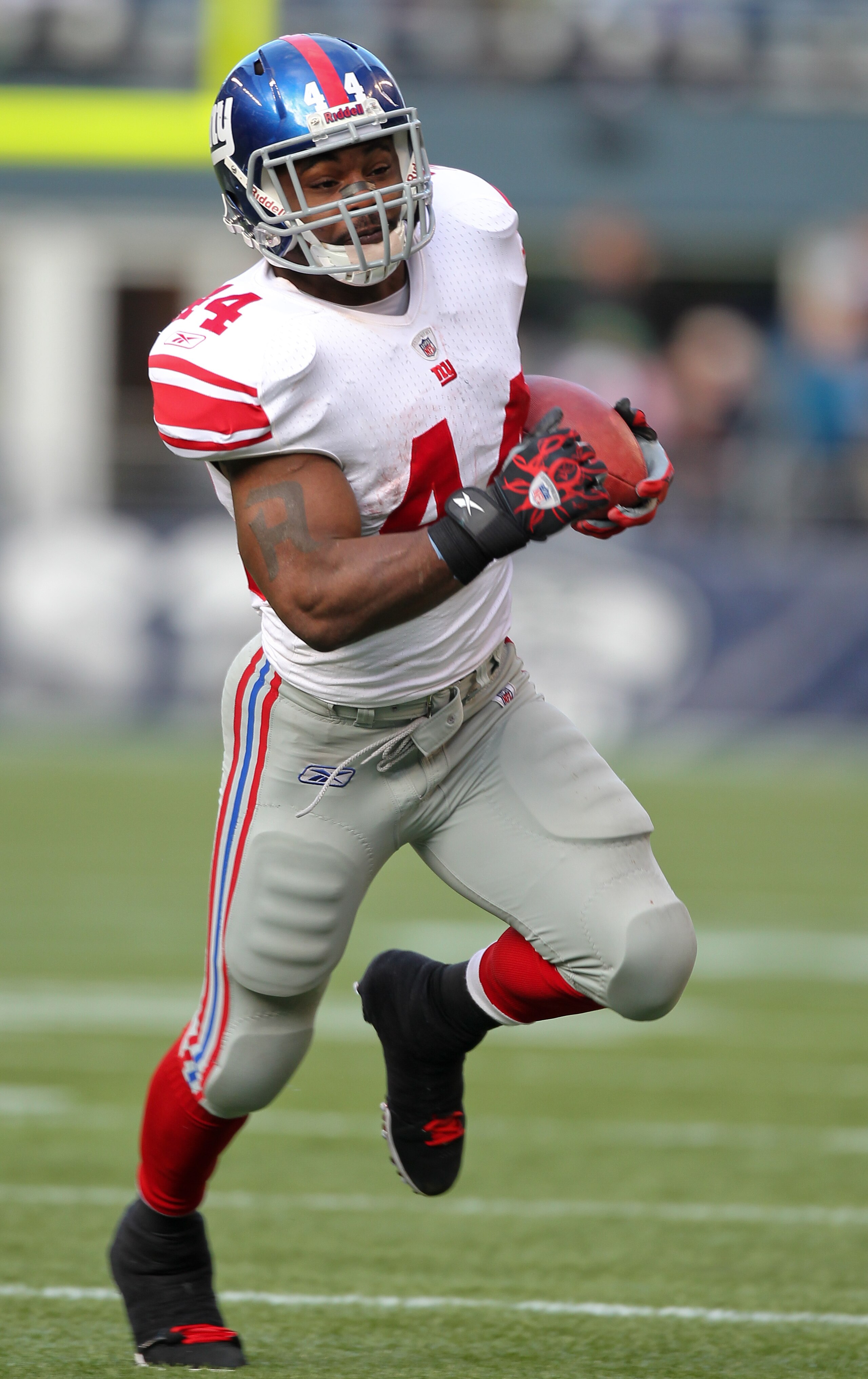 SEATTLE - NOVEMBER 07:  Running back Ahmad Bradshaw #44 of the New York Giants rushes against the Seattle Seahawks at Qwest Field on November 7, 2010 in Seattle, Washington. The Giants defeated the Seahawks 41-7. (Photo by Otto Greule Jr/Getty Images)
