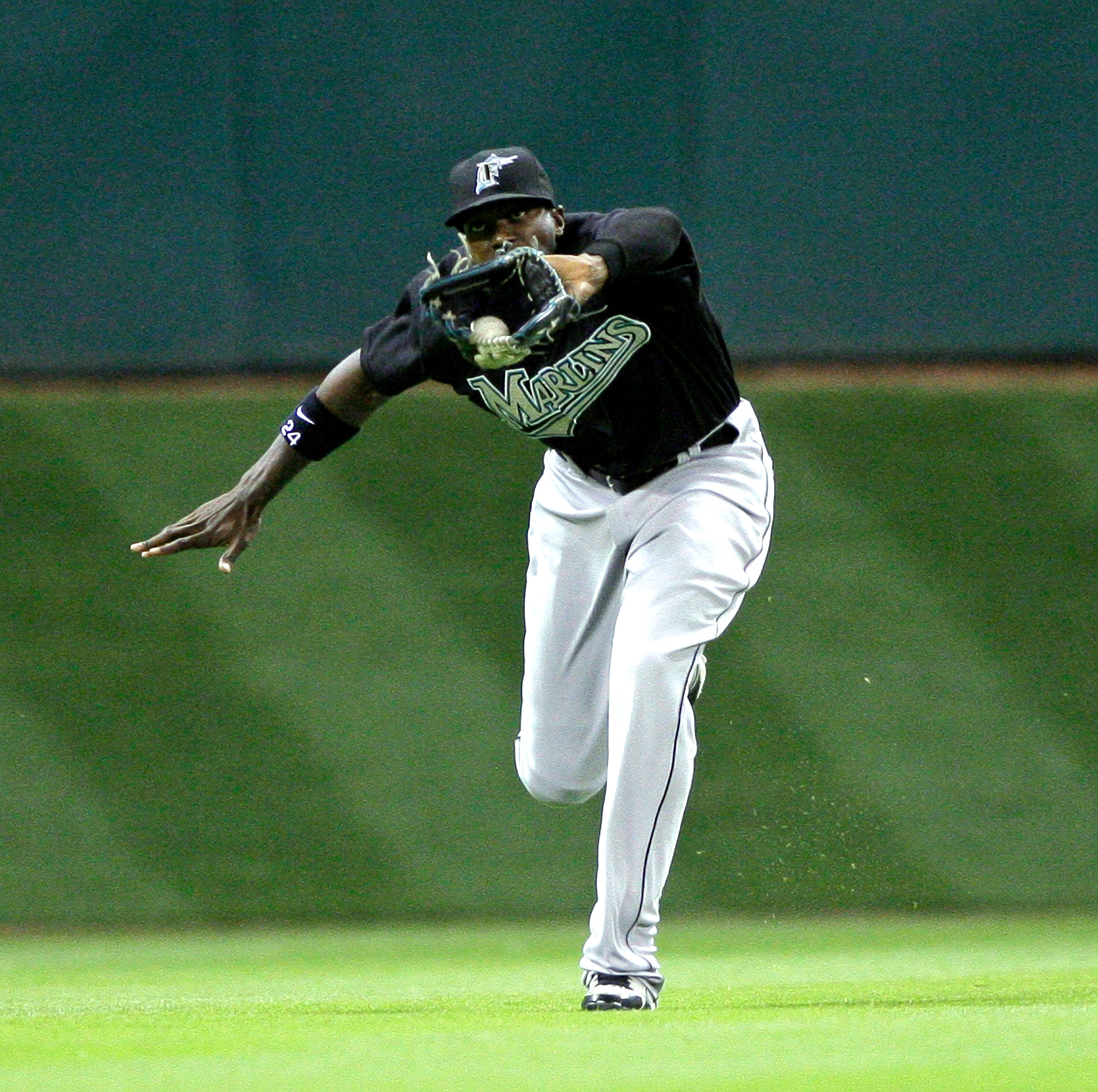 HOUSTON - APRIL 20:  Center fielder Cameron Maybin #24 of the Florida Marlins makes a running catch on a ball hit by Pedro Feliz of the Houston Astros in the fourth inning at Minute Maid Park on April 20, 2010 in Houston, Texas.  (Photo by Bob Levey/Getty