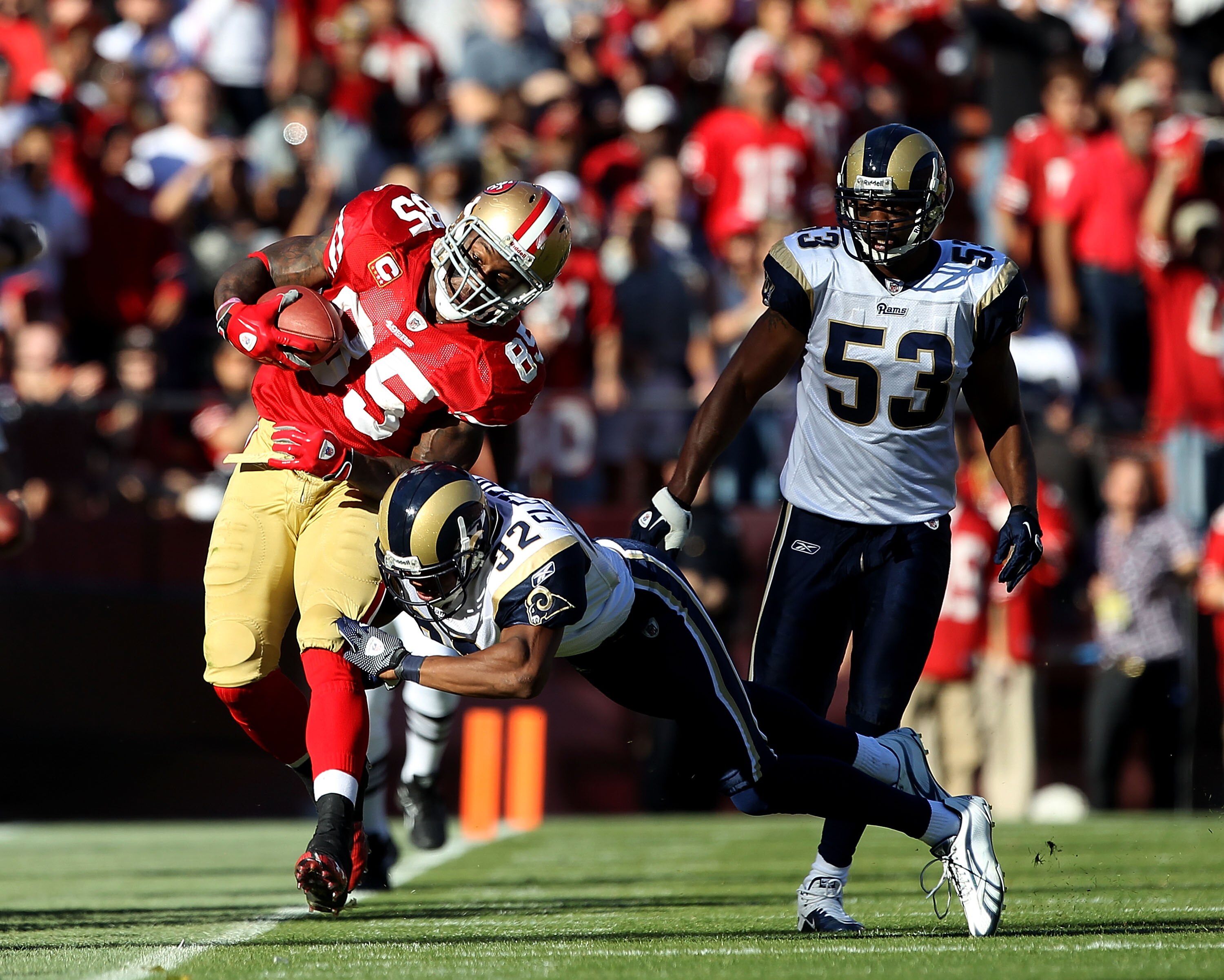 SAN FRANCISCO - NOVEMBER 14:  Vernon Davis #85 of the San Francisco 49ers is hit by Bradley Fletcher #32 of the St. Louis Rams at Candlestick Park on November 14, 2010 in San Francisco, California.  (Photo by Ezra Shaw/Getty Images)