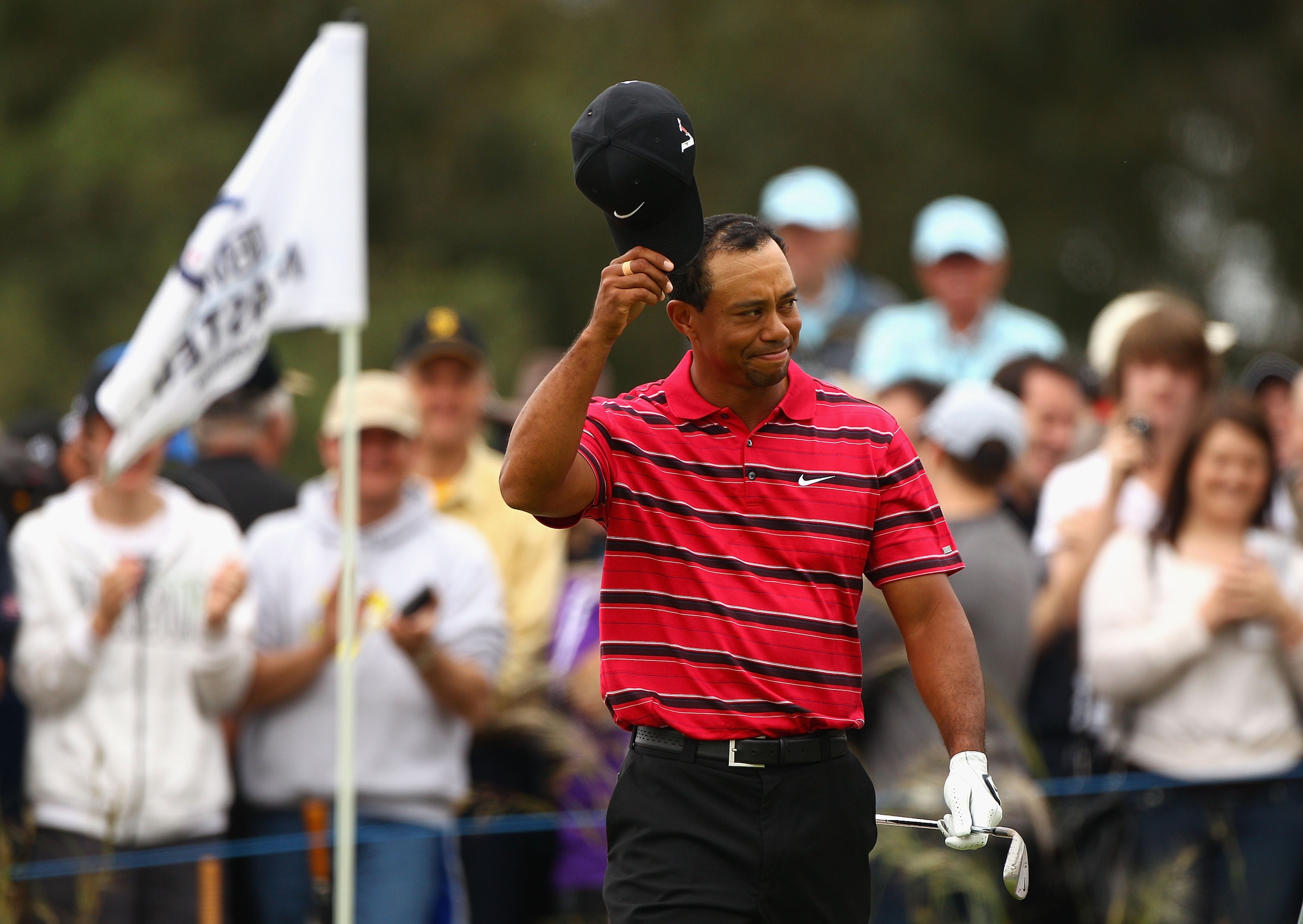MELBOURNE, AUSTRALIA - NOVEMBER 14:  Tiger Woods of the USA thanks the crowd after chipping in on the 2nd hole during round four of the Australian Masters at The Victoria Golf Club on November 14, 2010 in Melbourne, Australia.  (Photo by Ryan Pierse/Getty