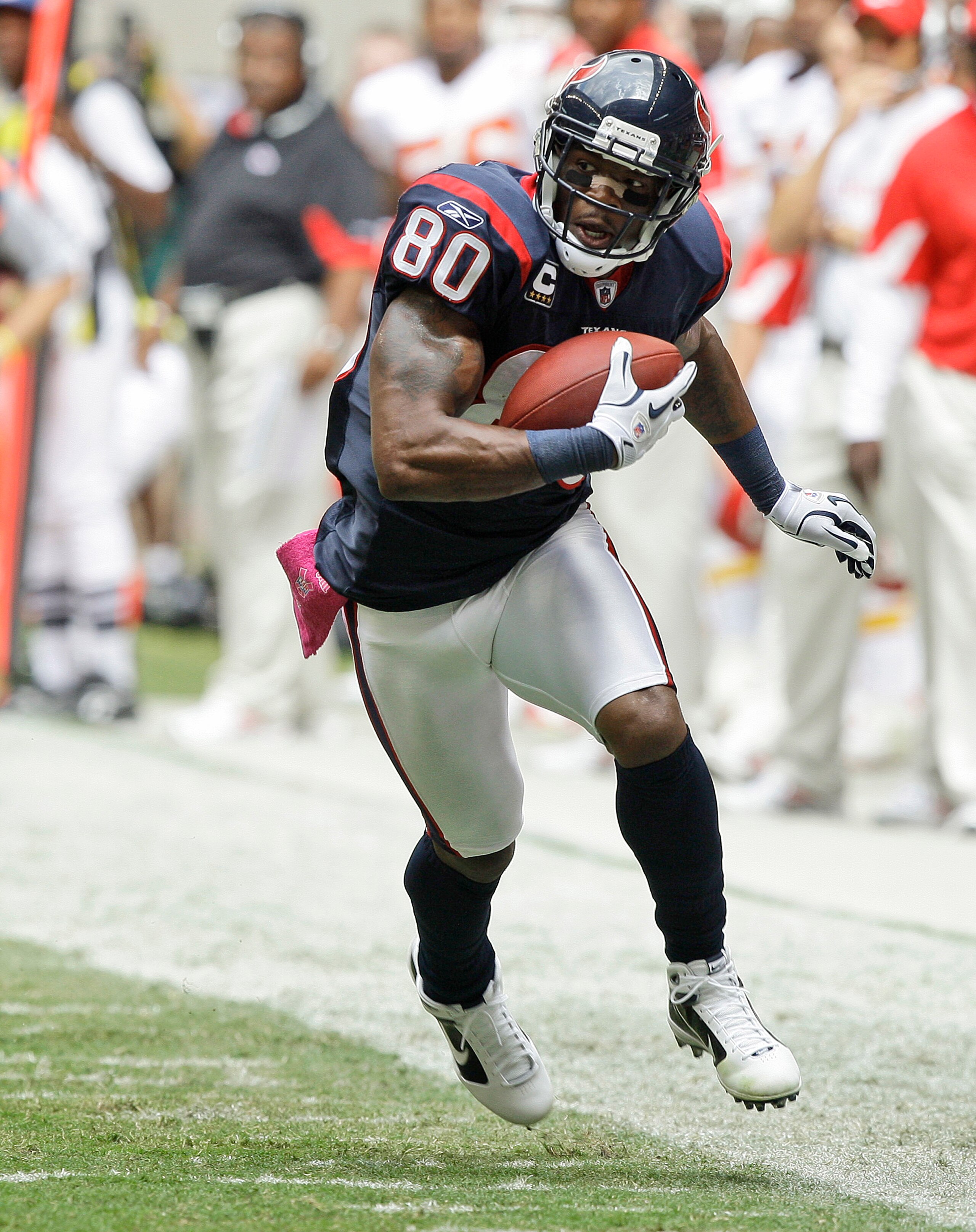 HOUSTON - OCTOBER 17:  Andre Johnson #80 of the Houston Texans runs with the ball during game action against the Kansas City Chiefs at Reliant Stadium on October 17, 2010 in Houston, Texas.  (Photo by Bob Levey/Getty Images)