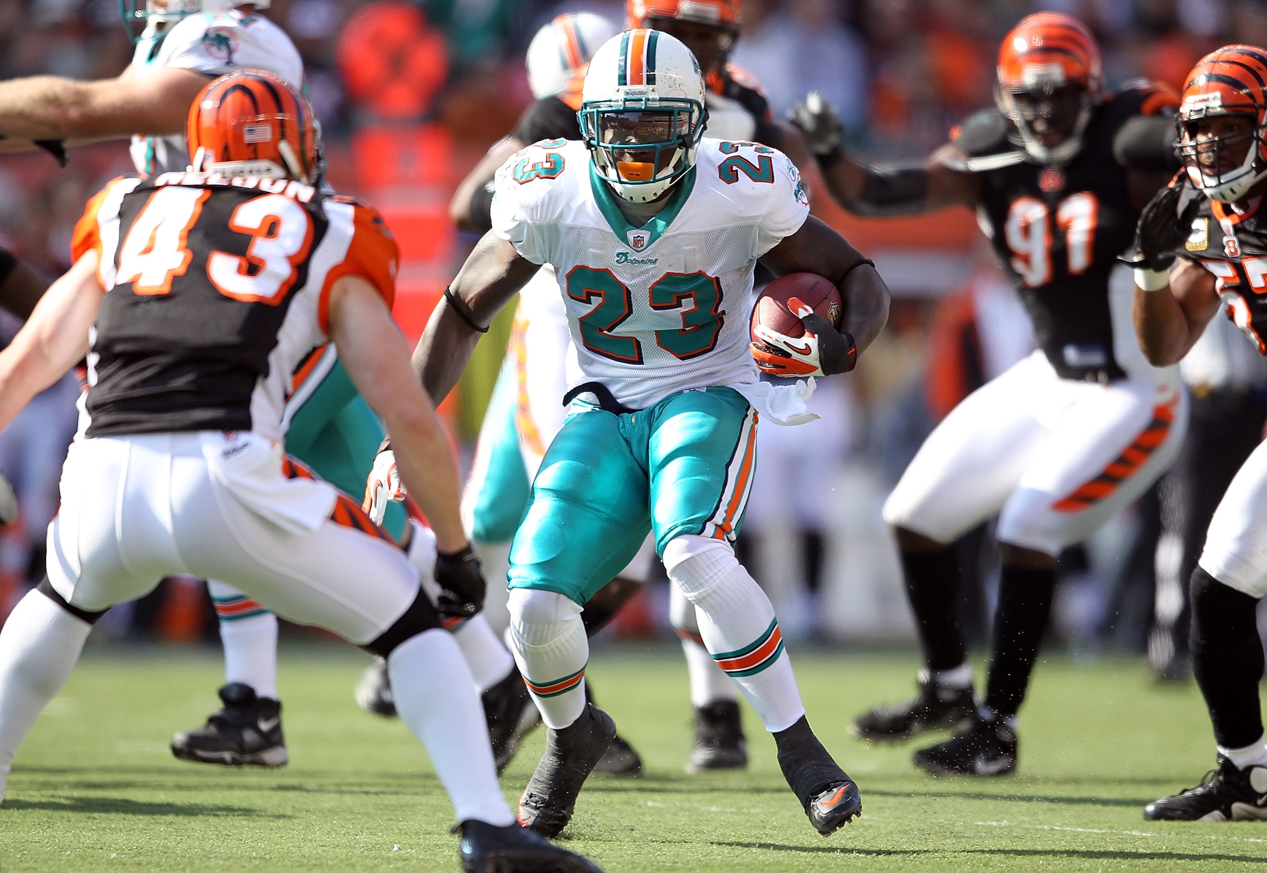 CINCINNATI - OCTOBER 31:  Ronnie Brown #23 of the Miami Dolphins runs with the ball during the NFL game against the Cincinnati Bengals at Paul Brown Stadium on October 31, 2010 in Cincinnati, Ohio.  (Photo by Andy Lyons/Getty Images)