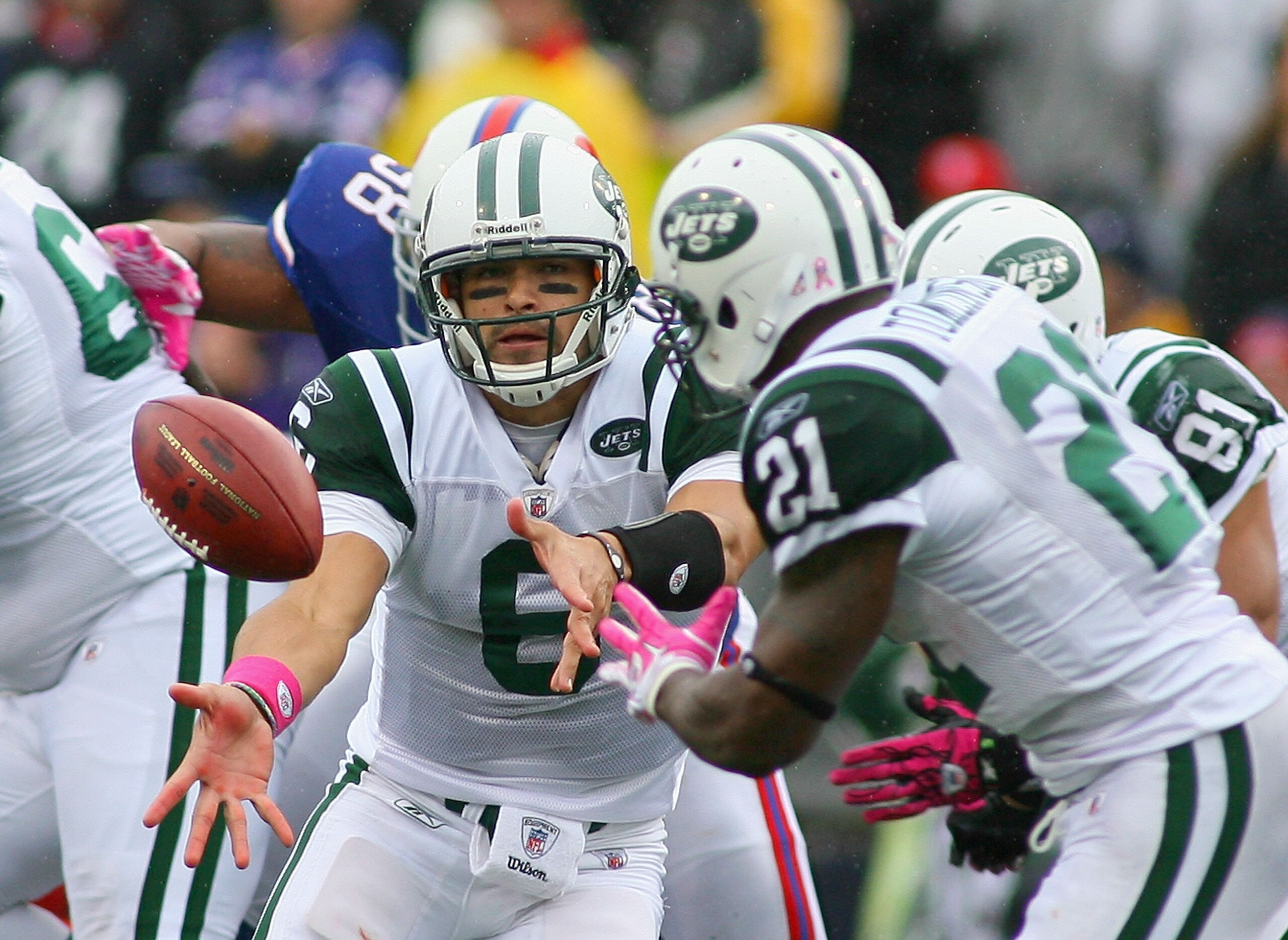 ORCHARD PARK, NY - OCTOBER 03:  Mark Sanchez #6 pitches to LaDanian Tomlinson #21  of the New York Jets  the Buffalo Bills at Ralph Wilson Stadium on October 3, 2010 in Orchard Park, New York. The Jets won 38-14.  (Photo by Rick Stewart/Getty Images)