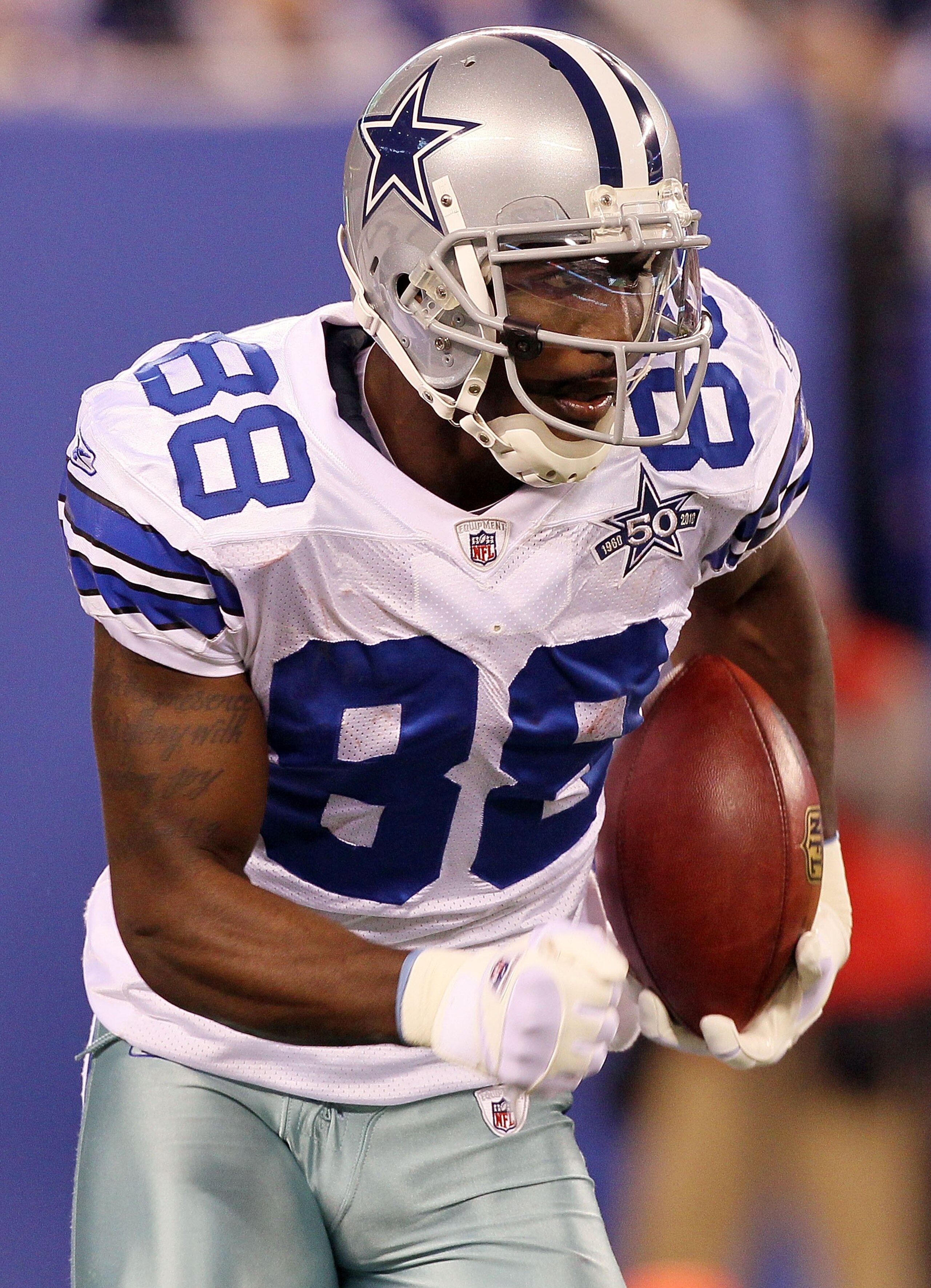 EAST RUTHERFORD, NJ - NOVEMBER 14:  Dez Bryant #88 of the Dallas Cowboys runs the ball against the New York Giants on November 14, 2010 at the New Meadowlands Stadium in East Rutherford, New Jersey.  (Photo by Jim McIsaac/Getty Images)