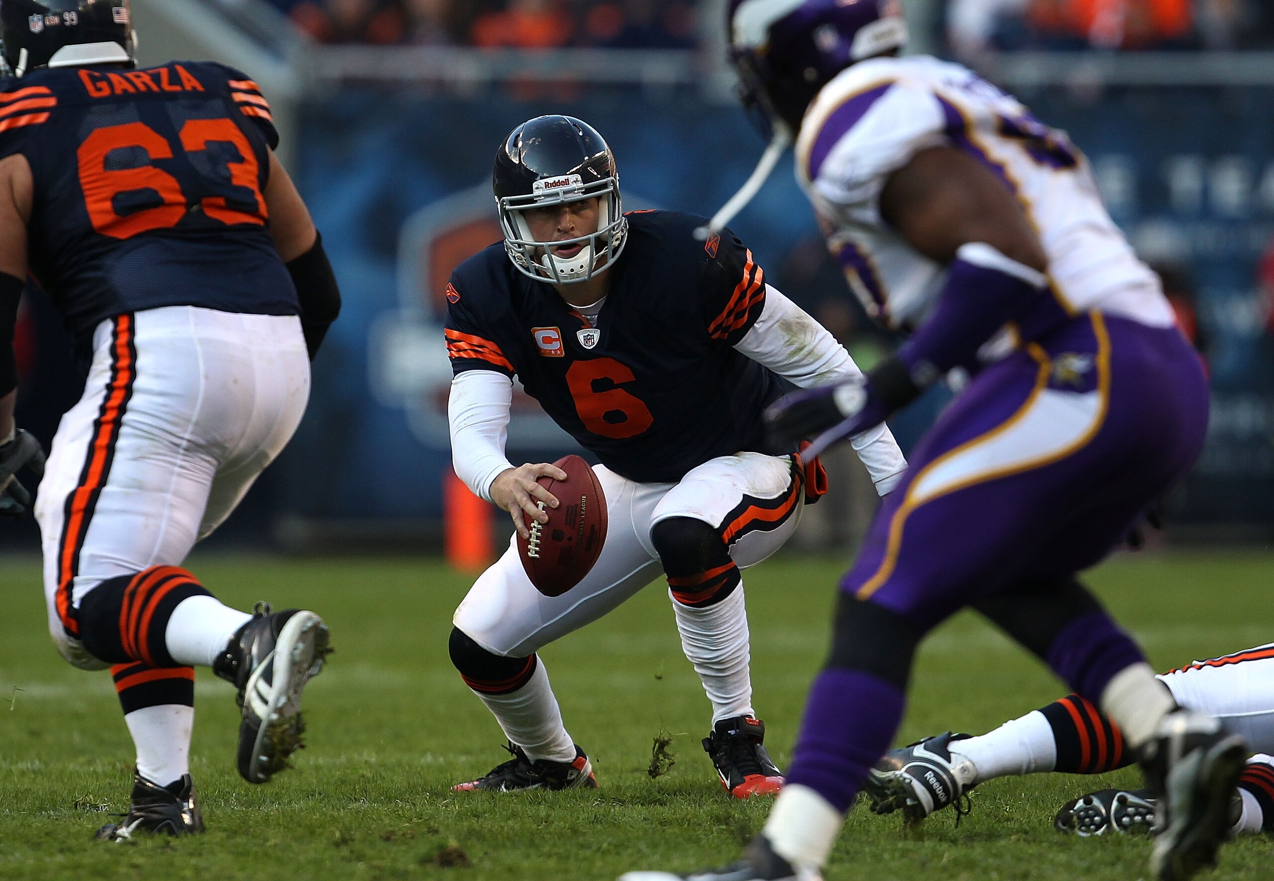 CHICAGO - NOVEMBER 14: Jay Cutler #6 of the Chicago Bears ducks to avoid the rush as he looks for a receiver against the Minnesota Vikings at Soldier Field on November 14, 2010 in Chicago, Illinois. The Bears defeated the Vikings 27-13. (Photo by Jonathan
