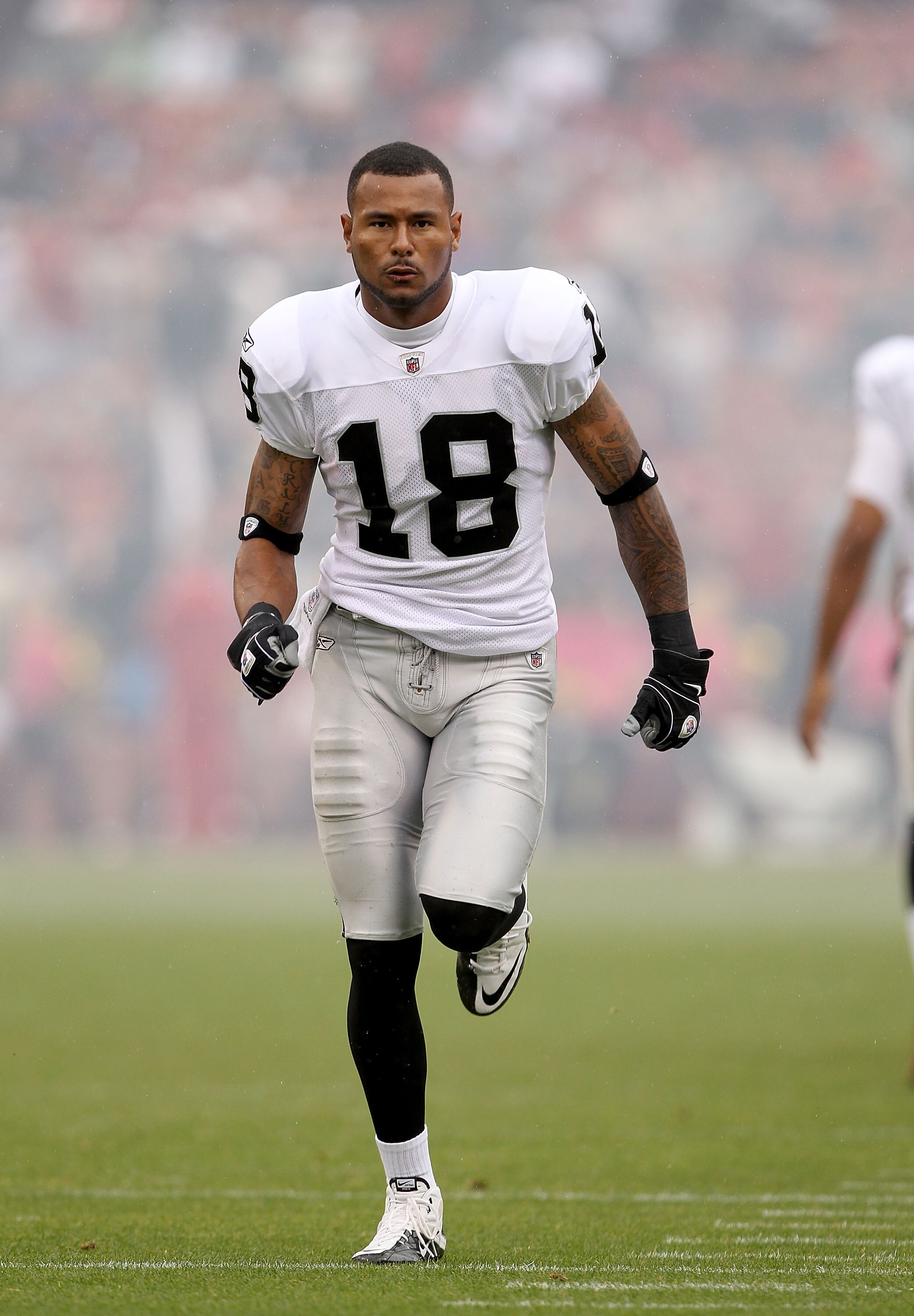 SAN FRANCISCO - OCTOBER 17:  Louis Murphy #18 of the Oakland Raiders warms up before their game against the San Francisco 49ers at Candlestick Park on October 17, 2010 in San Francisco, California.  (Photo by Ezra Shaw/Getty Images)