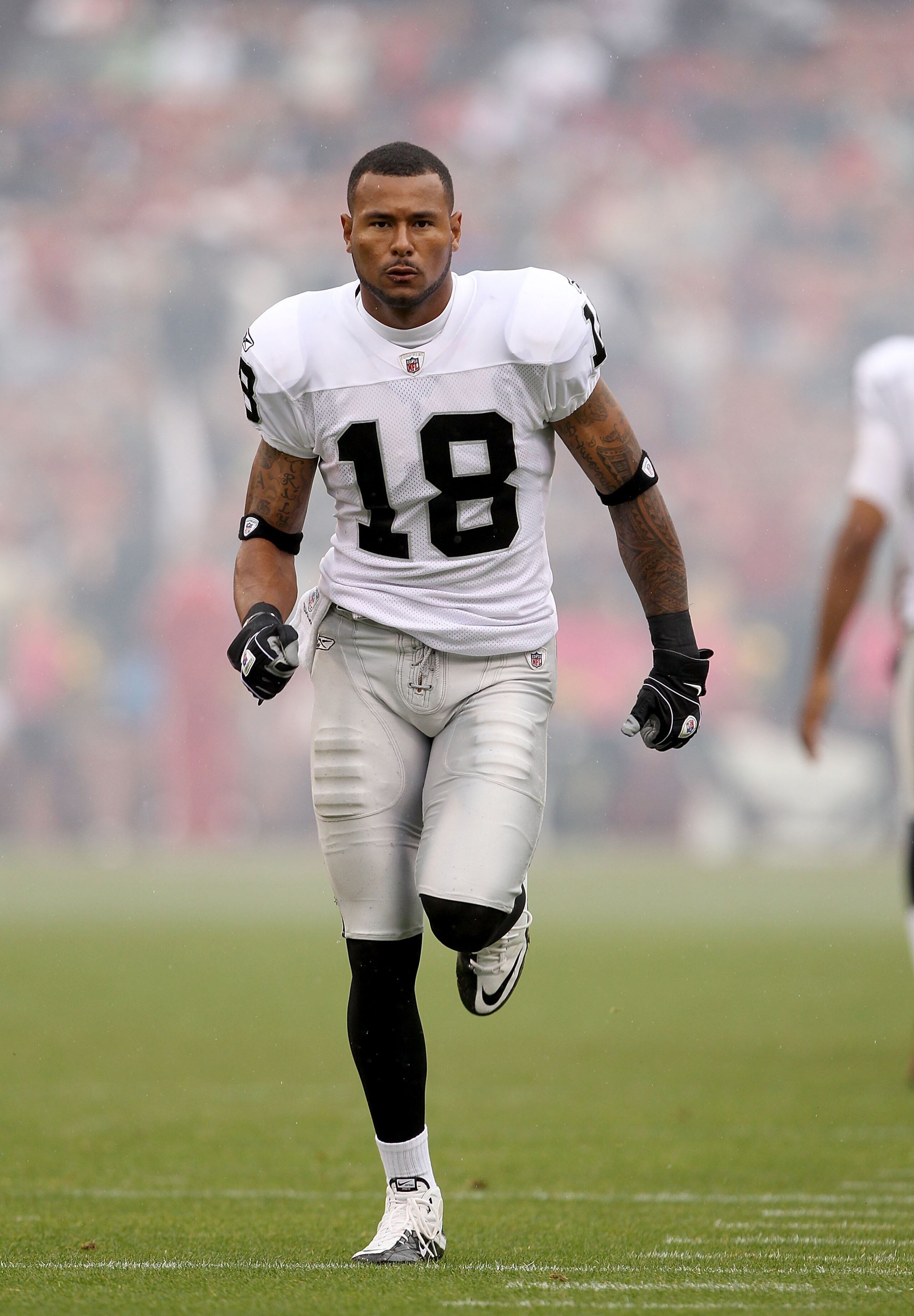 SAN FRANCISCO - OCTOBER 17: Louis Murphy #18 of the Oakland Raiders warms up before their game against the San Francisco 49ers at Candlestick Park on October 17, 2010 in San Francisco, California. (Photo by Ezra Shaw/Getty Images) SAN FRANCISCO - OCTOBER 17: Louis Murphy #18 of the Oakland Raiders warms up before their game against the San Francisco 49ers at Candlestick Park on October 17, 2010 in San Francisco, California. (Photo by Ezra Shaw/Getty Images)