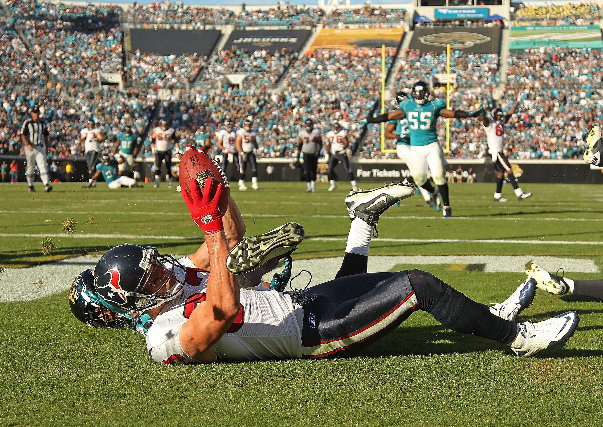 JACKSONVILLE, FL - NOVEMBER 14: Kevin Walter #83 of the Houston Texans catches a touchdown pass during a game against the Jacksonville Jaguars at EverBank Field on November 14, 2010 in Jacksonville, Florida. (Photo by Mike Ehrmann/Getty Images) JACKSONVILLE, FL - NOVEMBER 14: Kevin Walter #83 of the Houston Texans catches a touchdown pass during a game against the Jacksonville Jaguars at EverBank Field on November 14, 2010 in Jacksonville, Florida. (Photo by Mike Ehrmann/Getty Images)