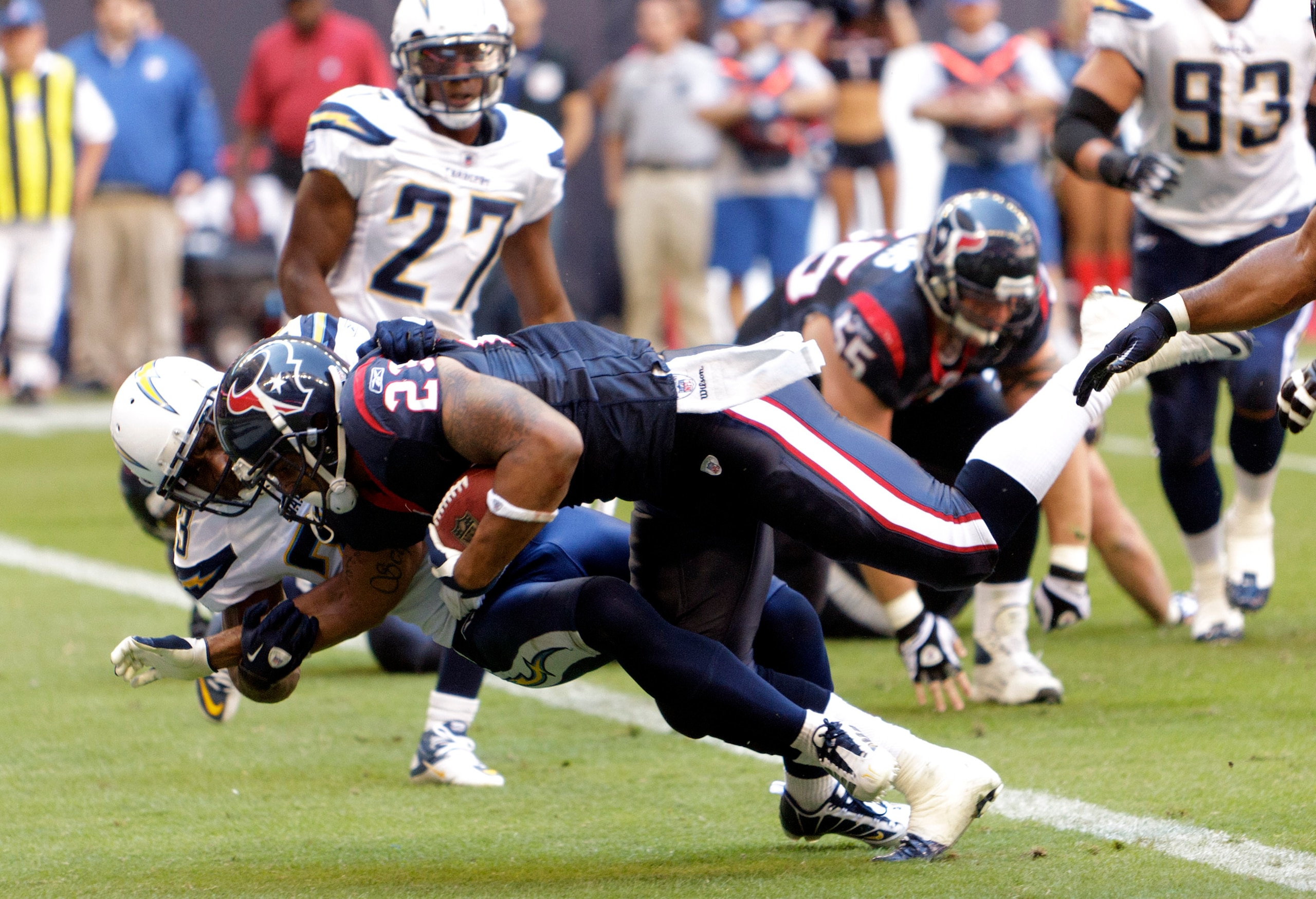 HOUSTON - NOVEMBER 07: Running back Arian Foster #23 scores against the San Diego Chargers at Reliant Stadium on November 7, 2010 in Houston, Texas. (Photo by Bob Levey/Getty Images) HOUSTON - NOVEMBER 07: Running back Arian Foster #23 scores against the San Diego Chargers at Reliant Stadium on November 7, 2010 in Houston, Texas. (Photo by Bob Levey/Getty Images)