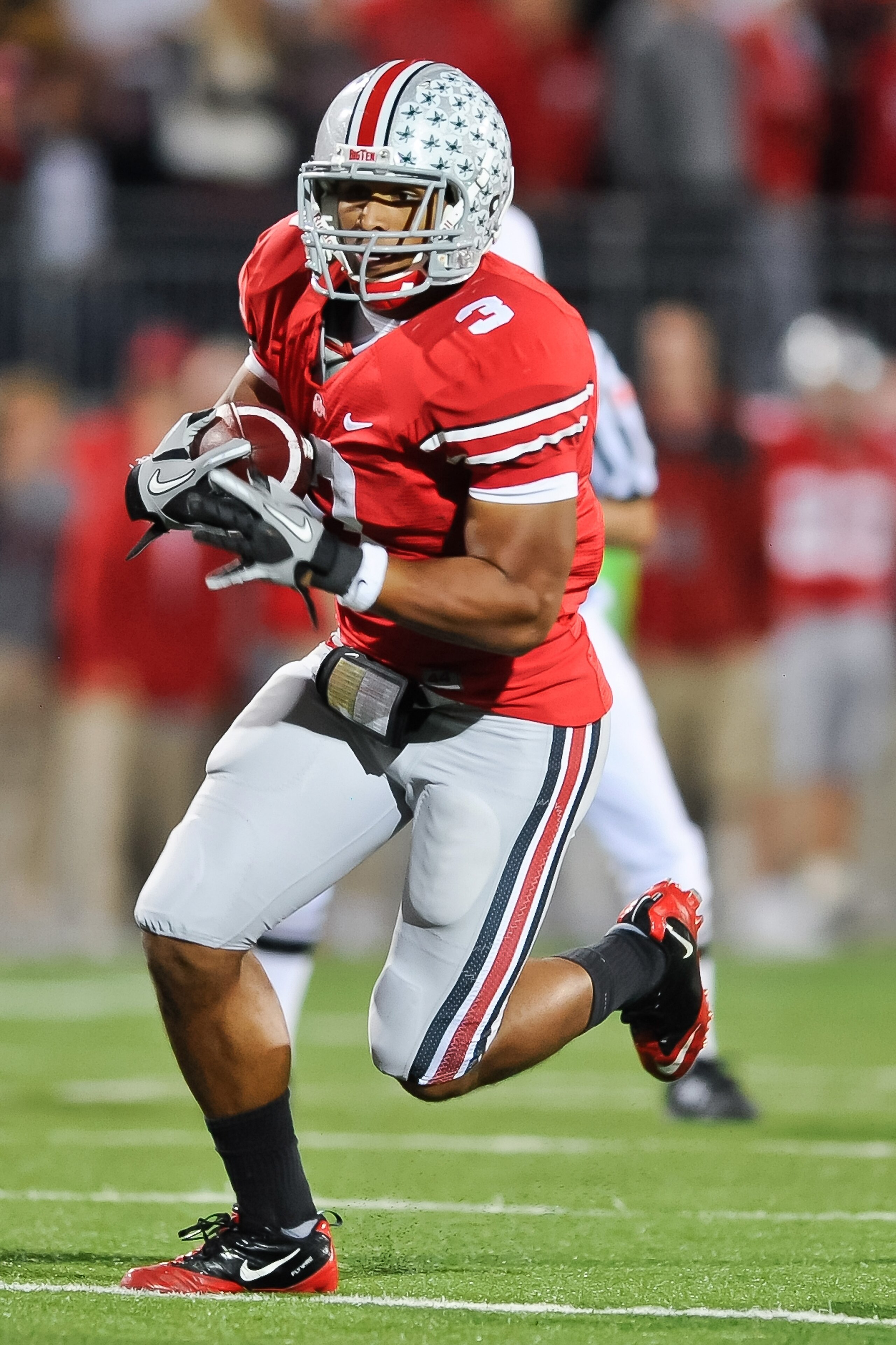 COLUMBUS, OH - NOVEMBER 13:  Brandon Saine #3 of the Ohio State Buckeyes runs with the ball against the Penn State Nittany Lions at Ohio Stadium on November 13, 2010 in Columbus, Ohio.  (Photo by Jamie Sabau/Getty Images)